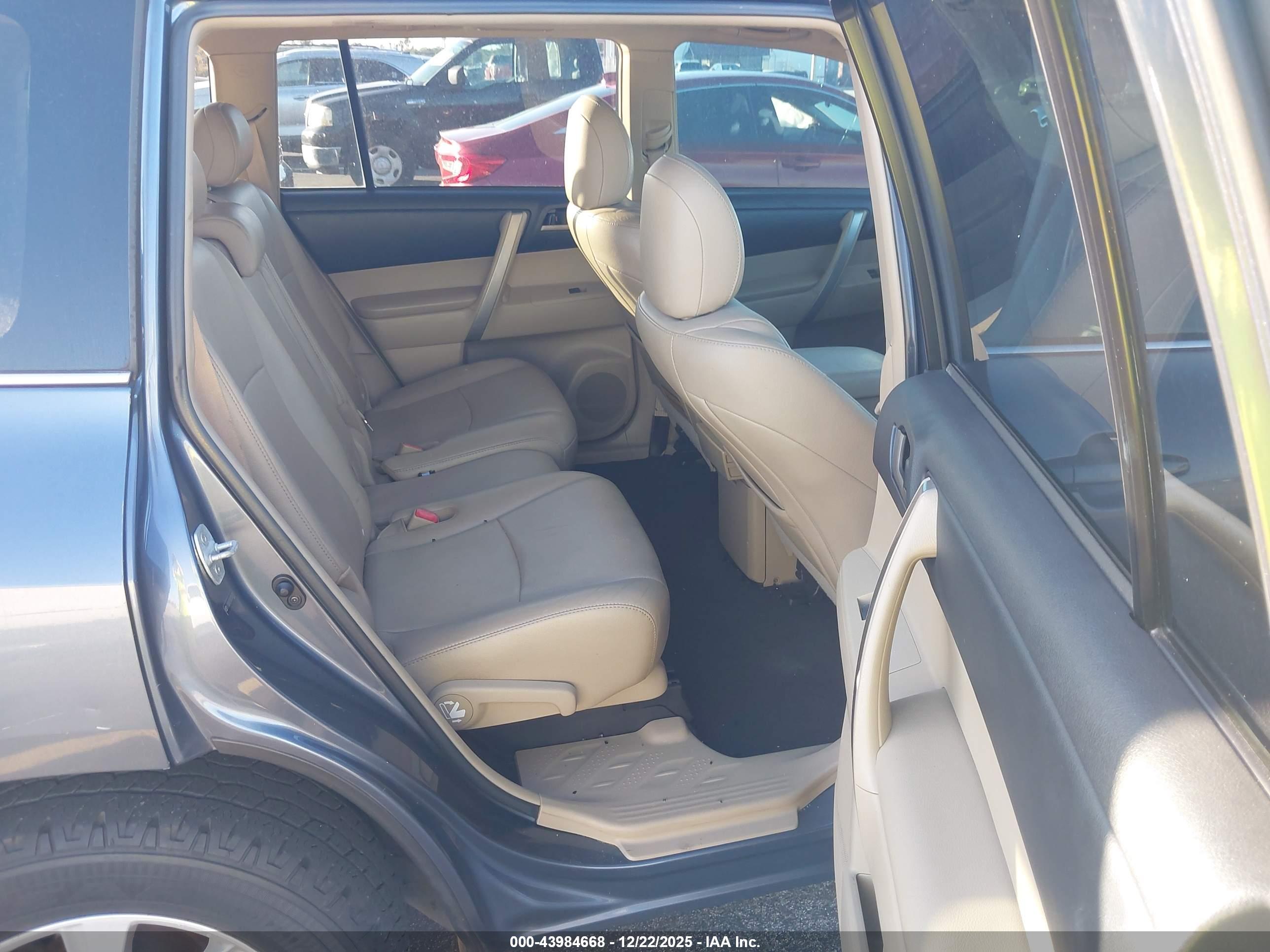 TOYOTA HIGHLANDER image 8