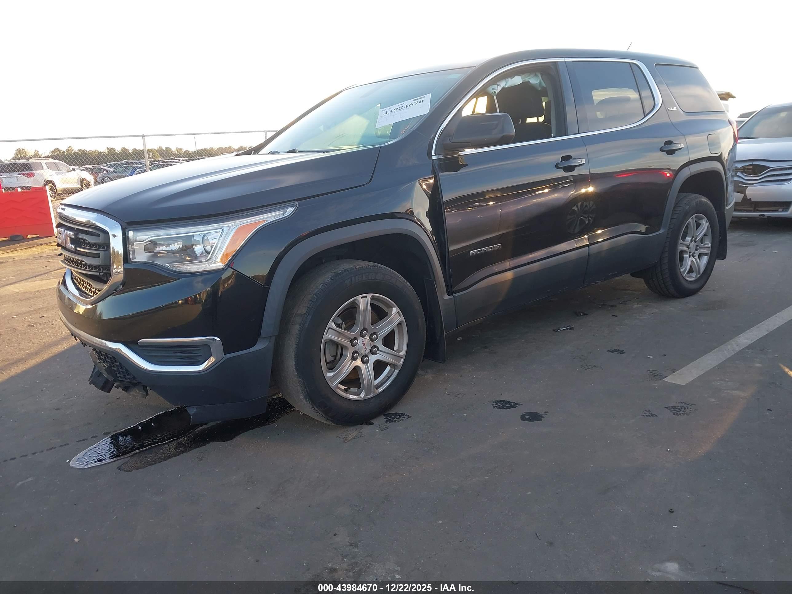 GMC ACADIA image 2