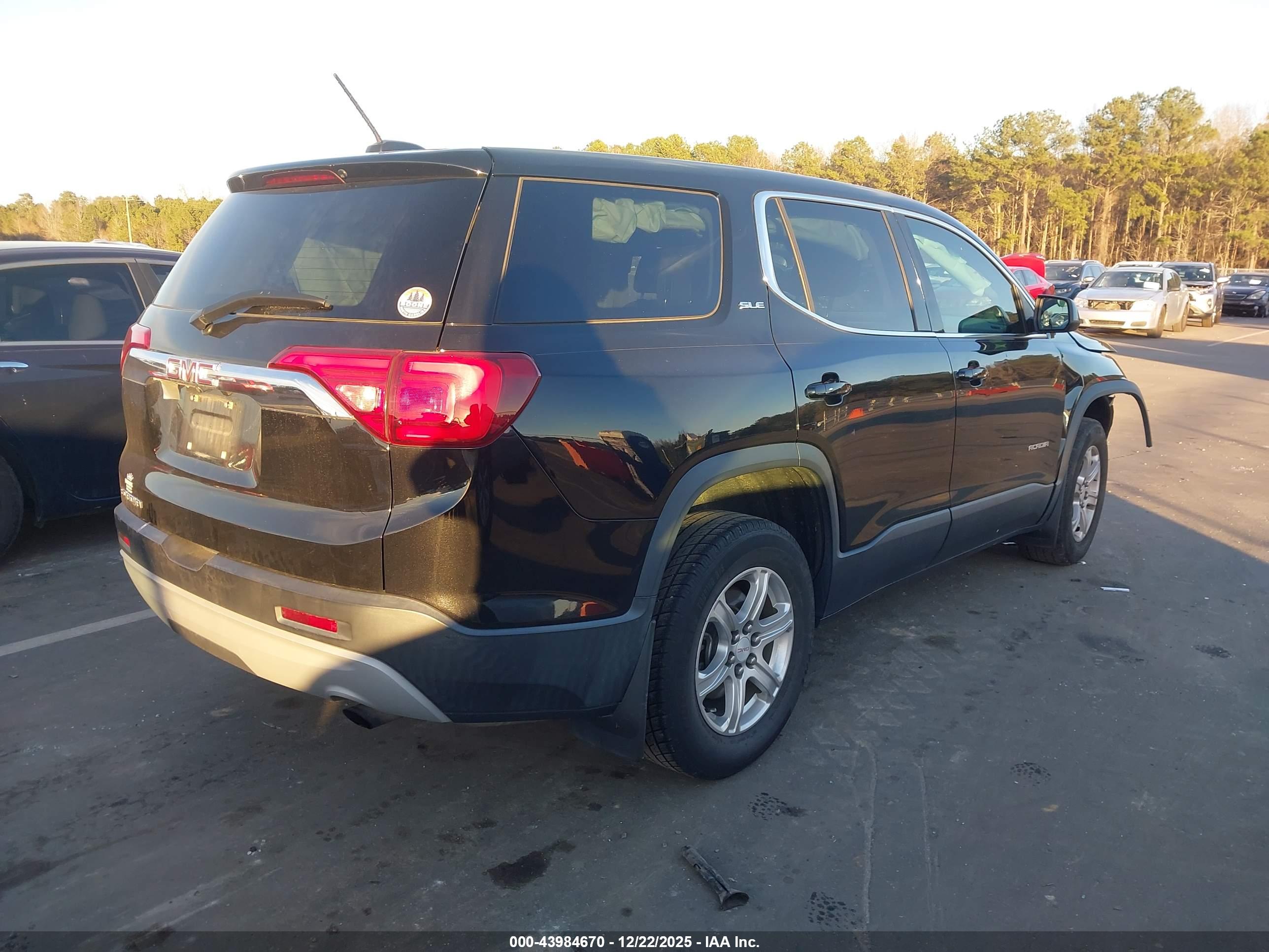 GMC ACADIA image 4
