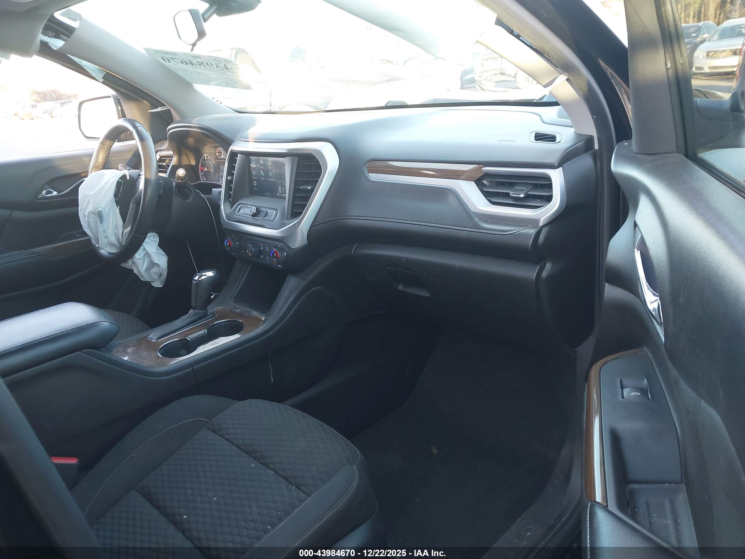 GMC ACADIA image 5