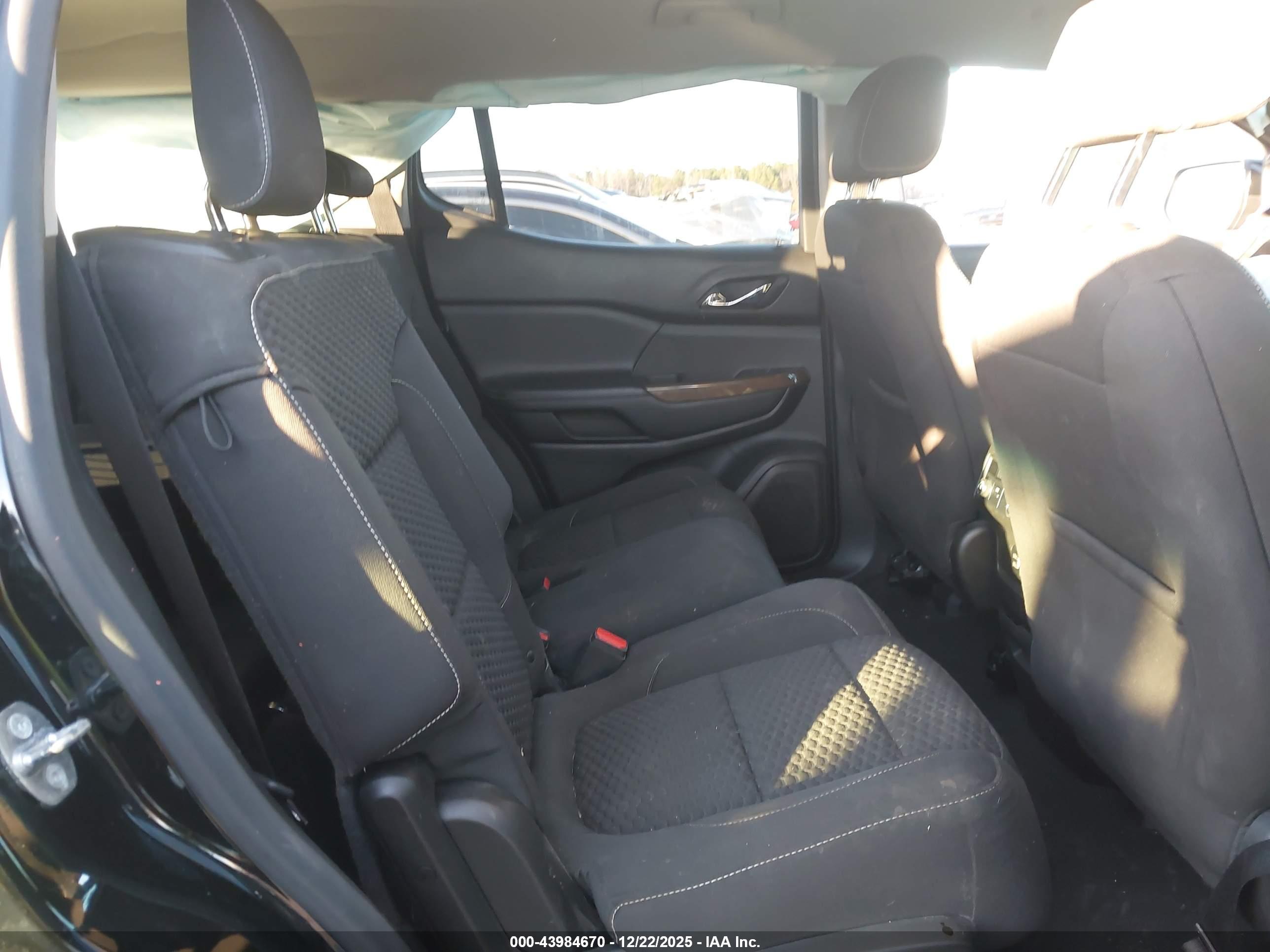GMC ACADIA image 8