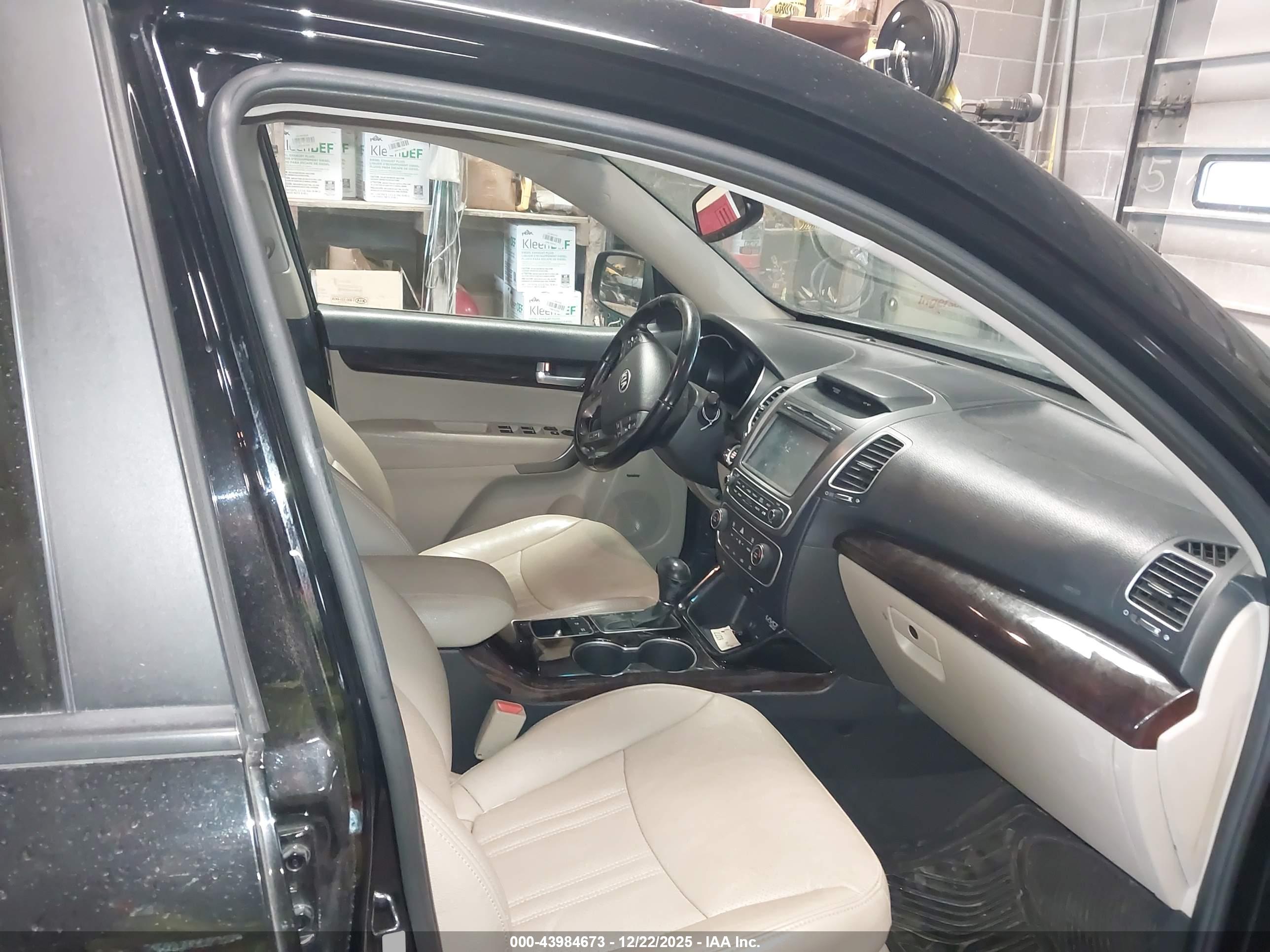 KIA SORENTO image 5