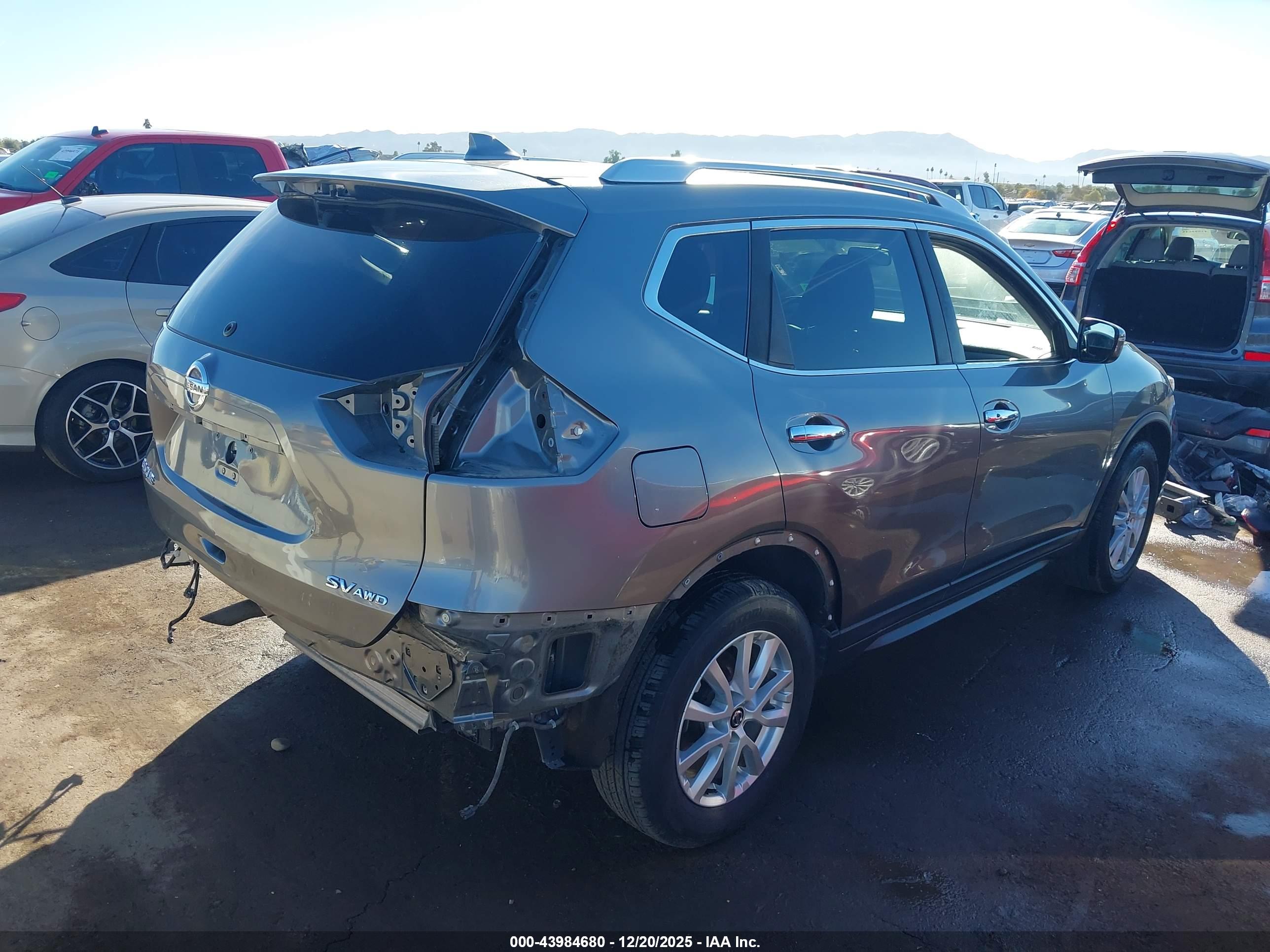 NISSAN ROGUE image 4