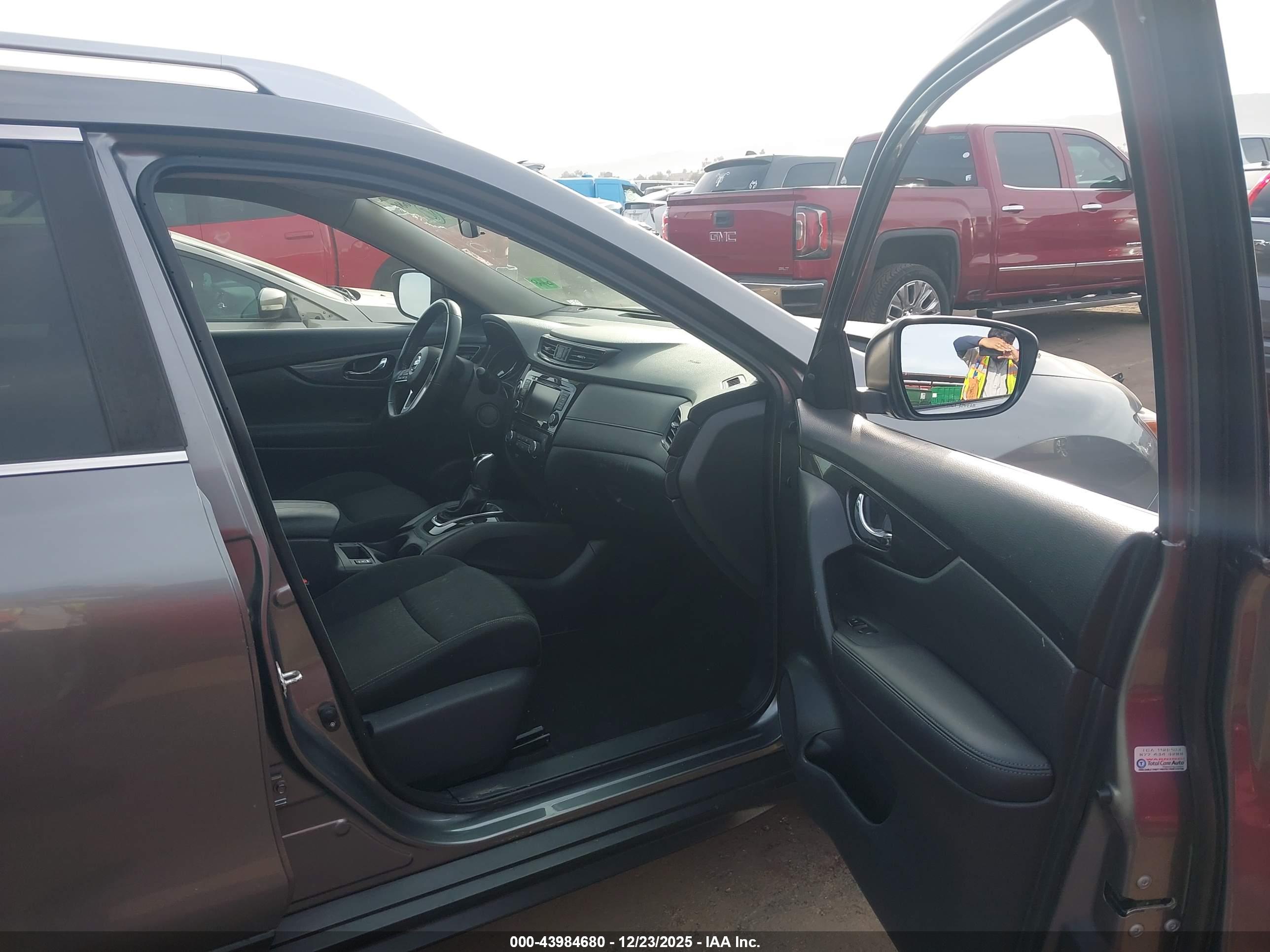 NISSAN ROGUE image 5