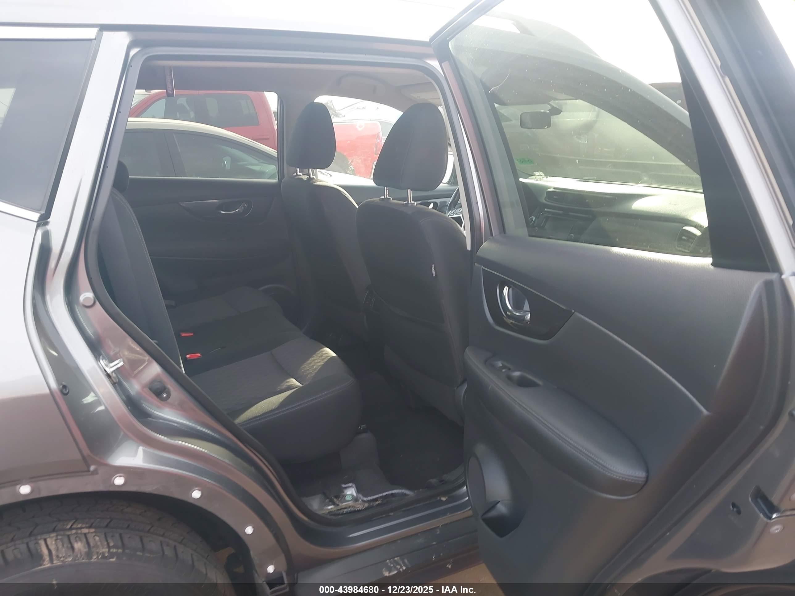 NISSAN ROGUE image 8