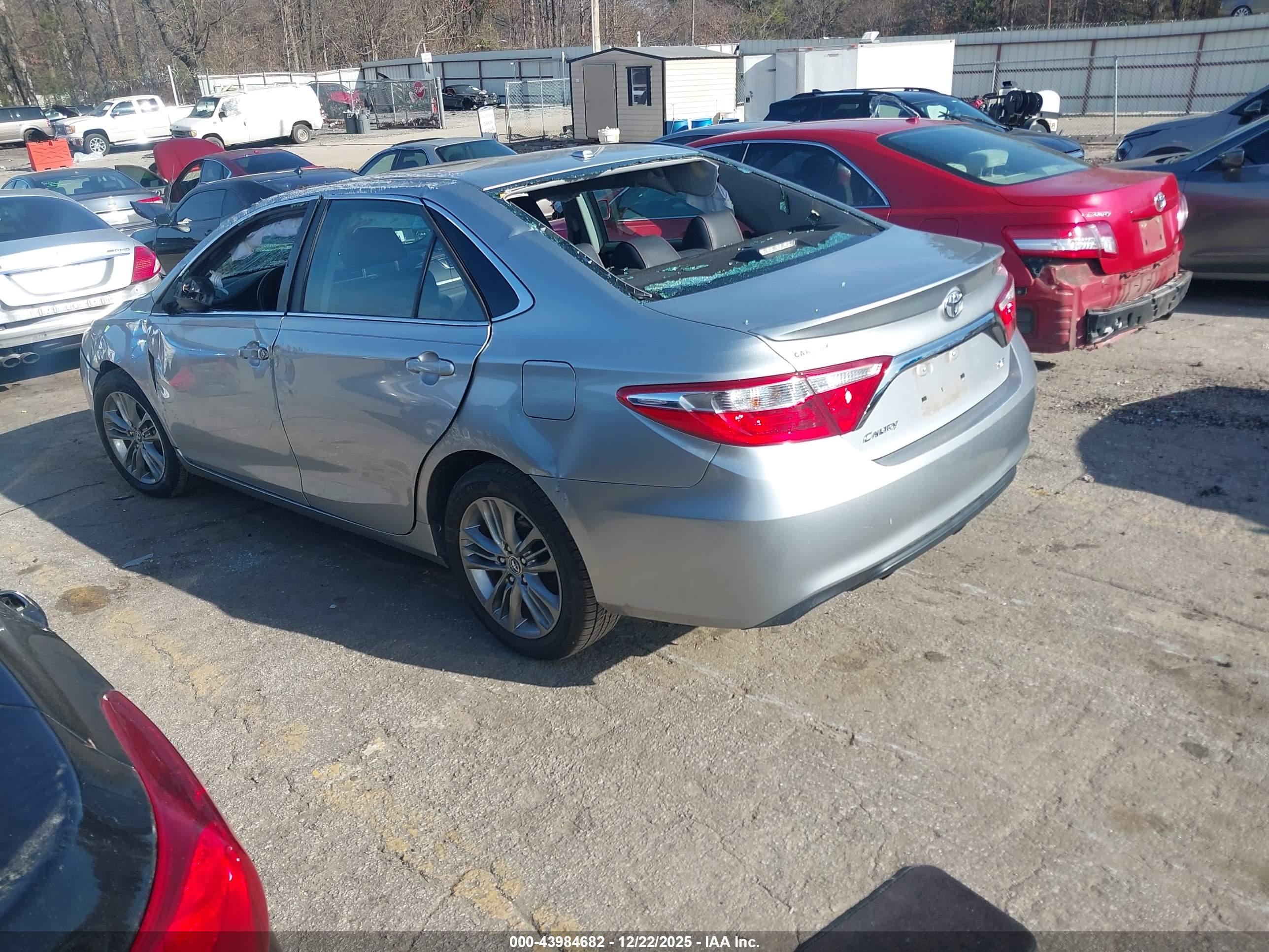 TOYOTA CAMRY image 3