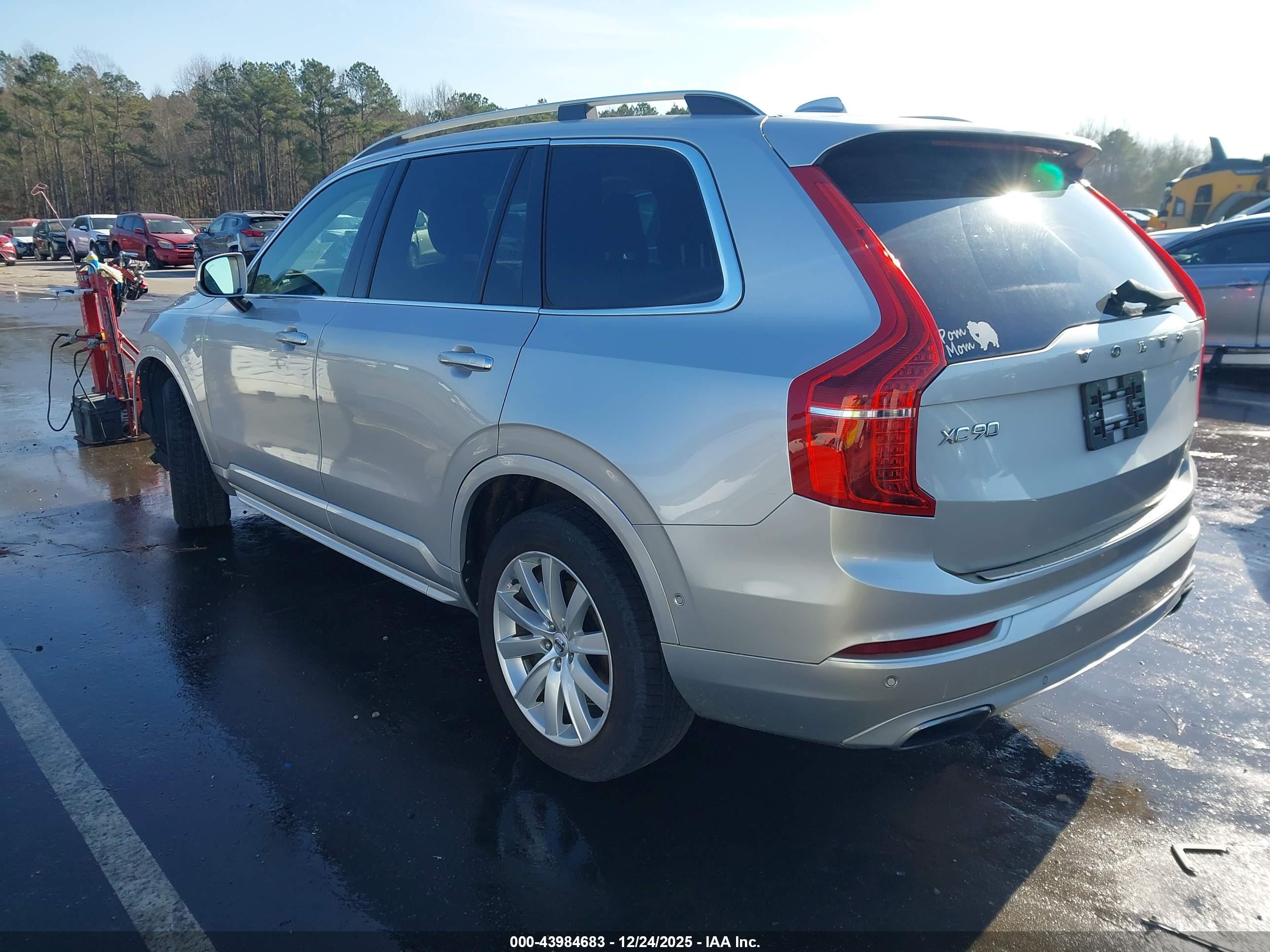 VOLVO XC90 image 3