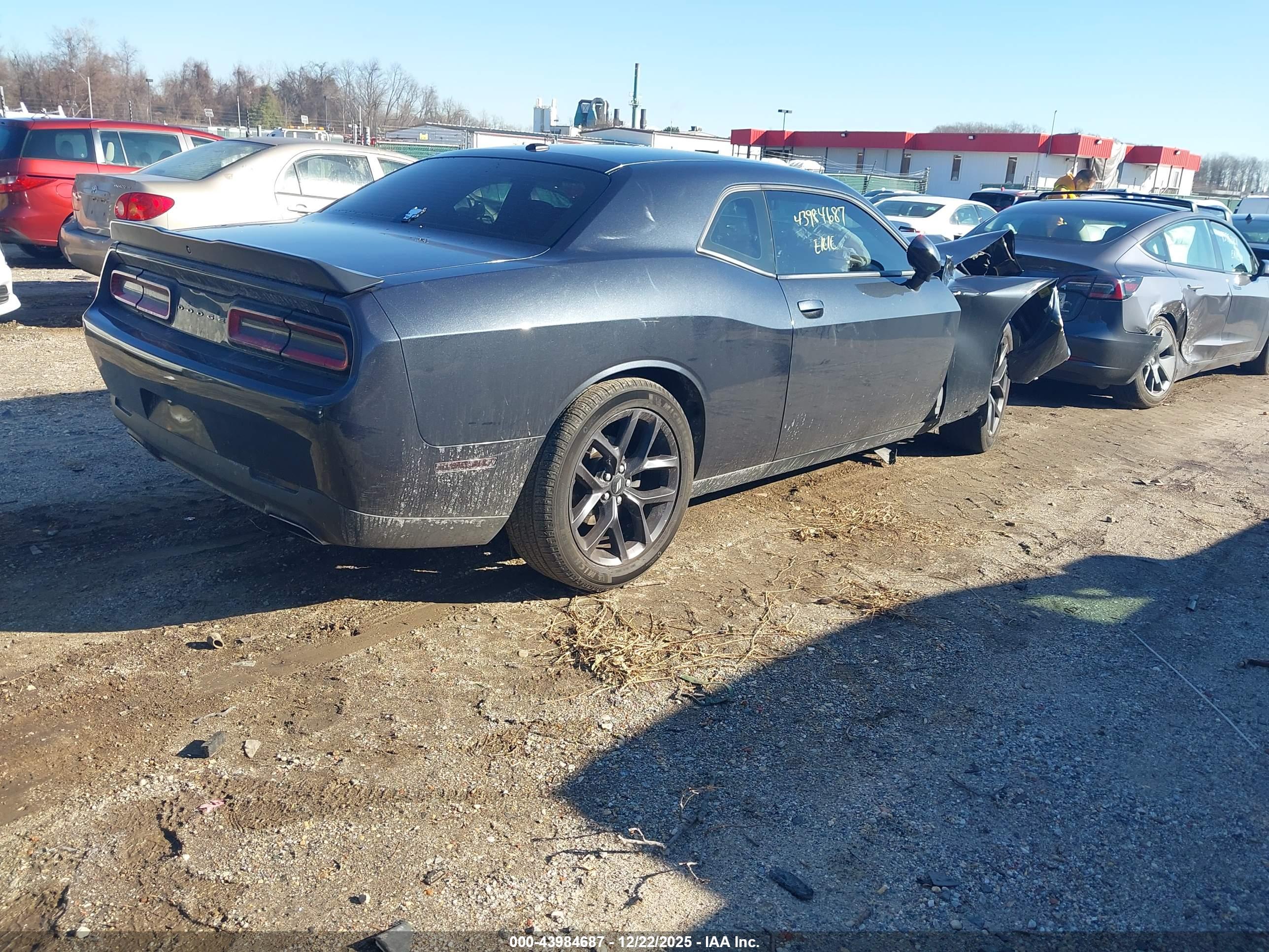 DODGE CHALLENGER image 4