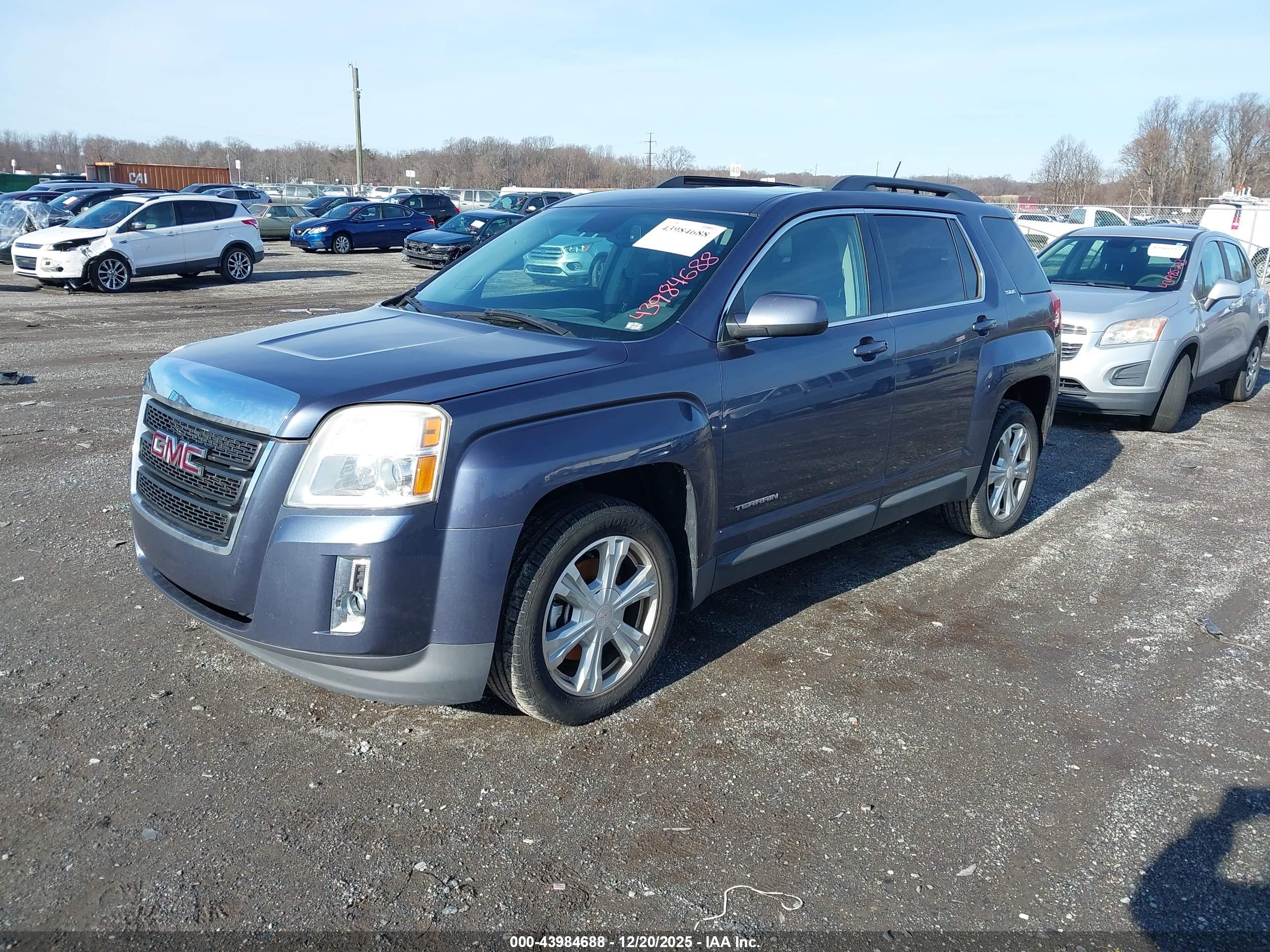 GMC TERRAIN image 2