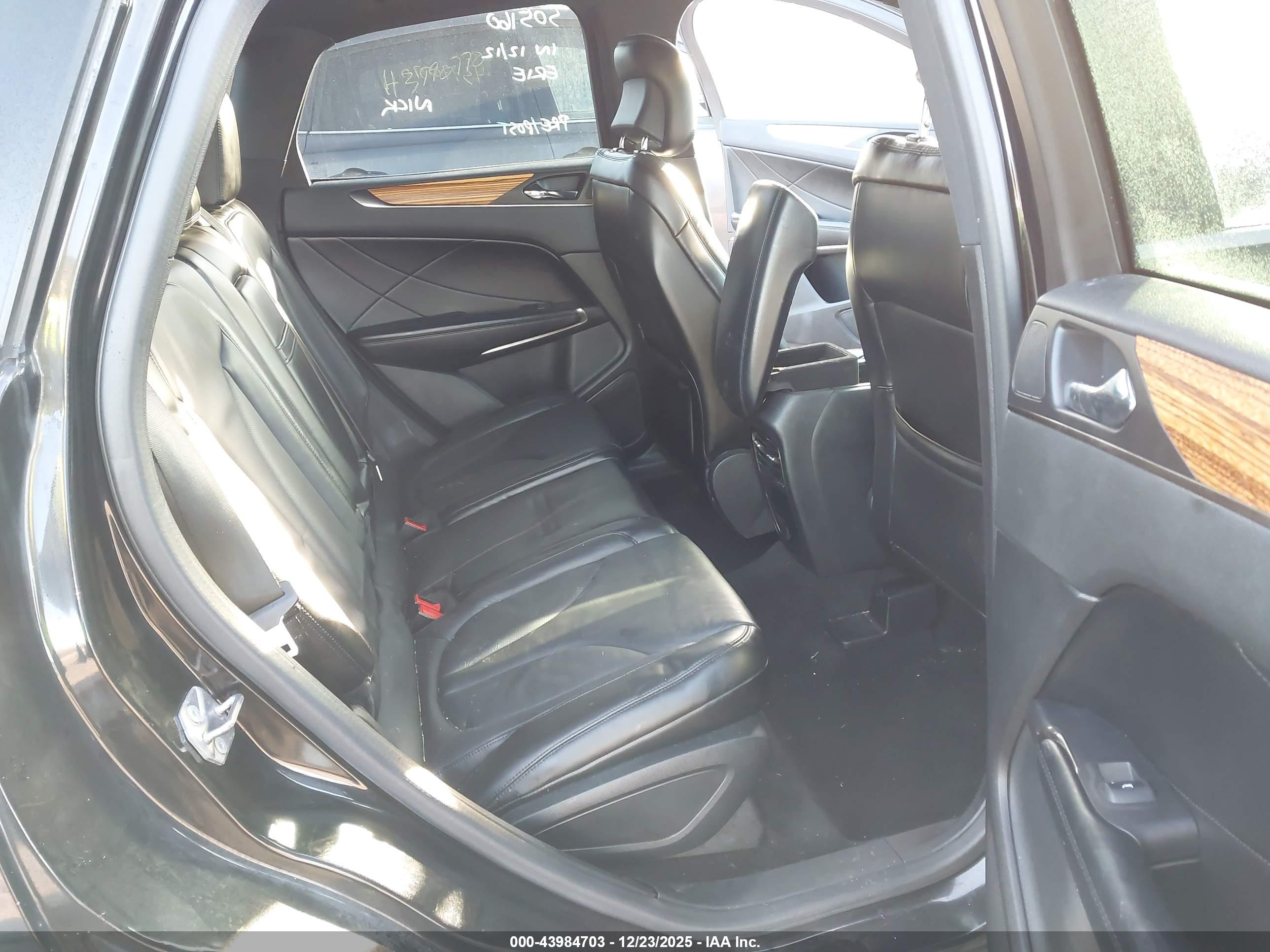 LINCOLN MKC image 8