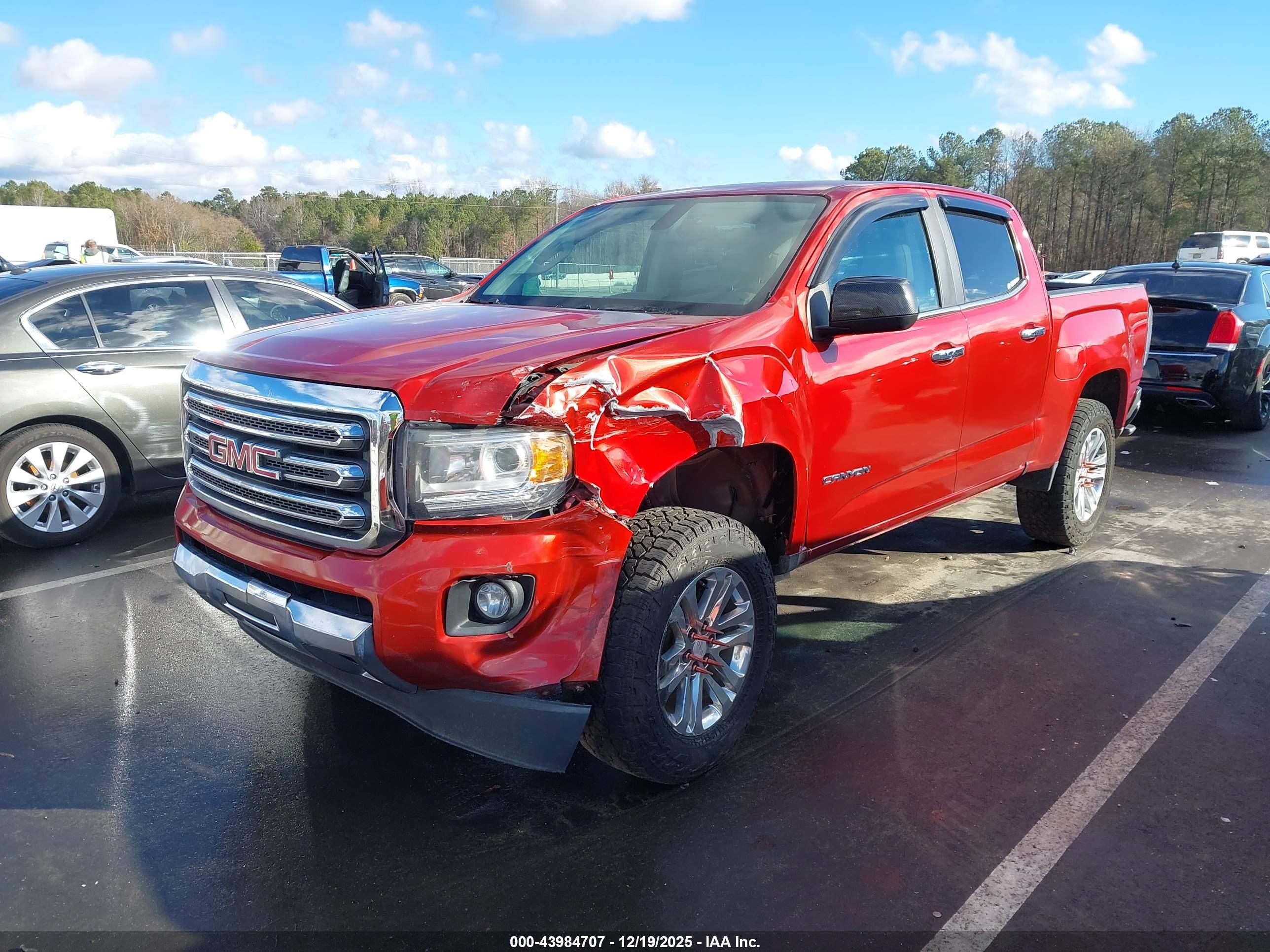 GMC CANYON image 2