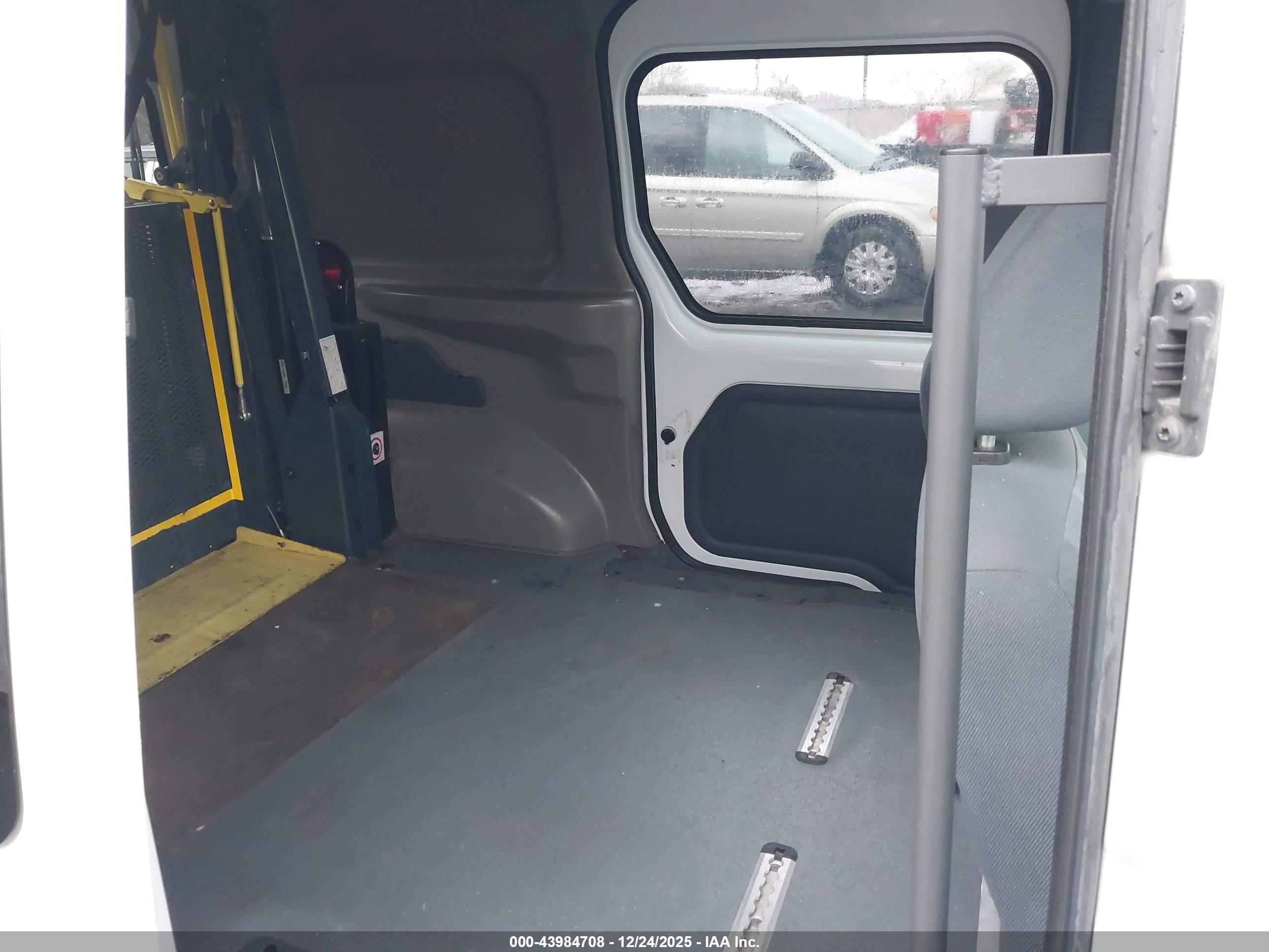 FORD TRANSIT image 8