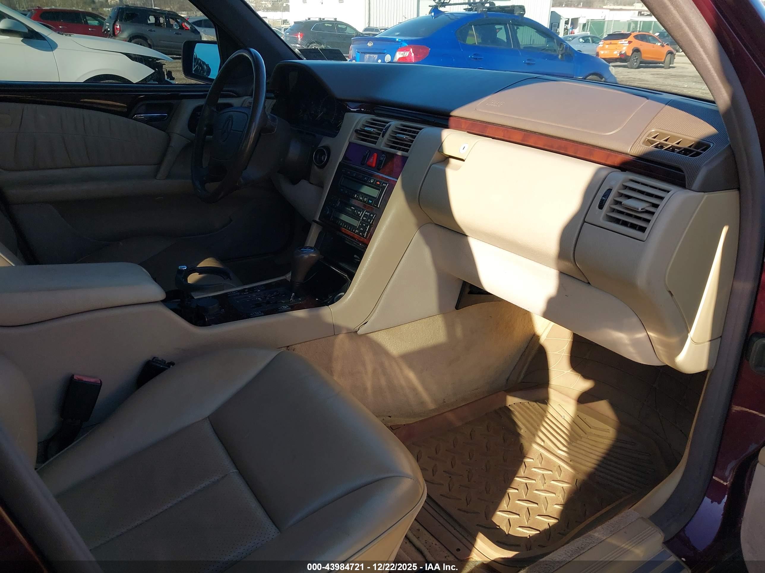MERCEDES-BENZ E image 5