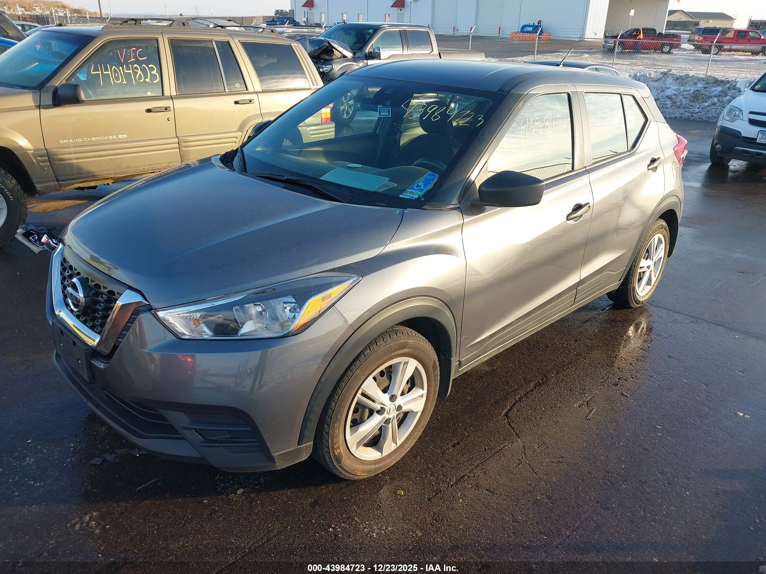 NISSAN KICKS image 2