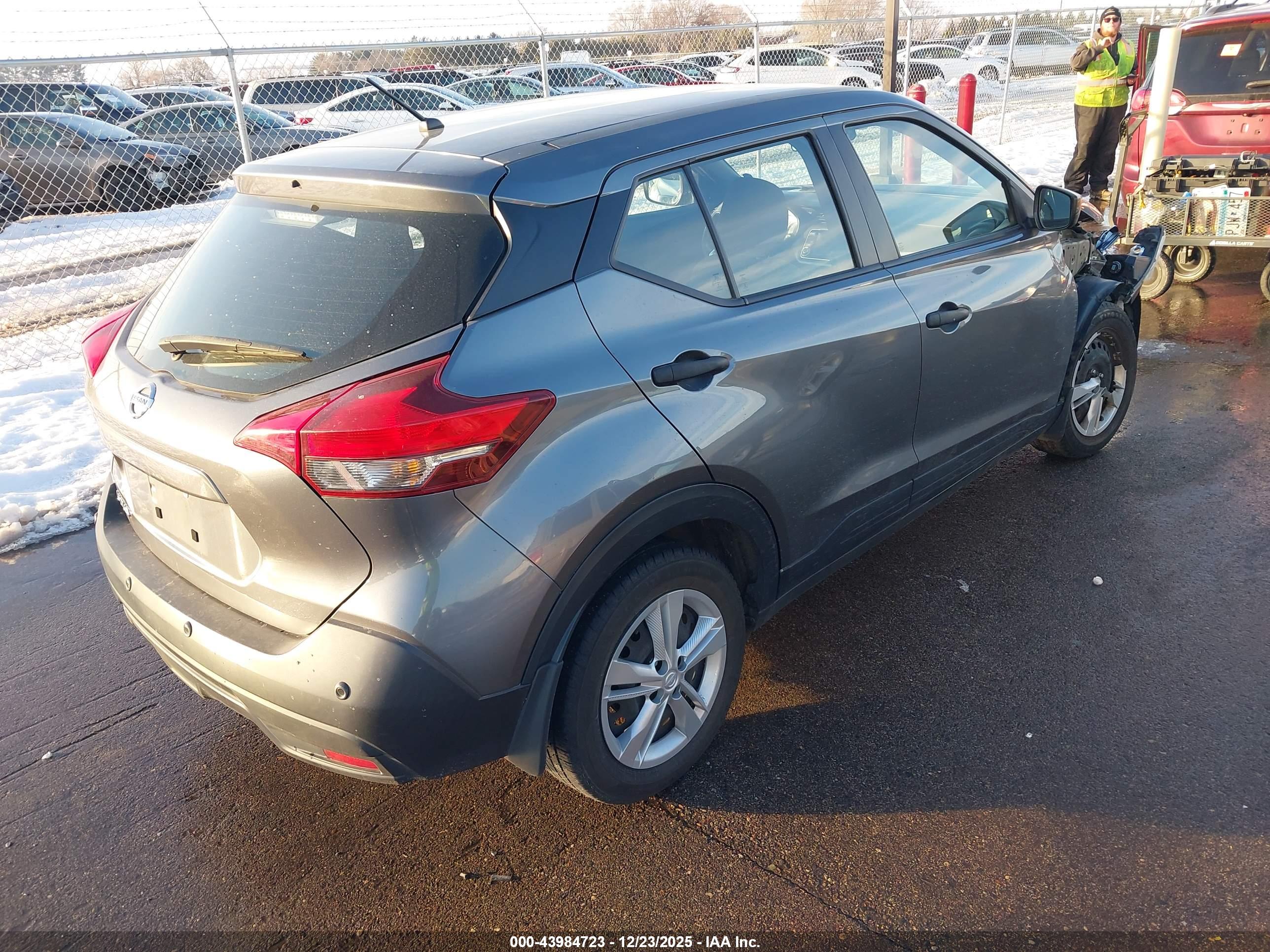 NISSAN KICKS image 4