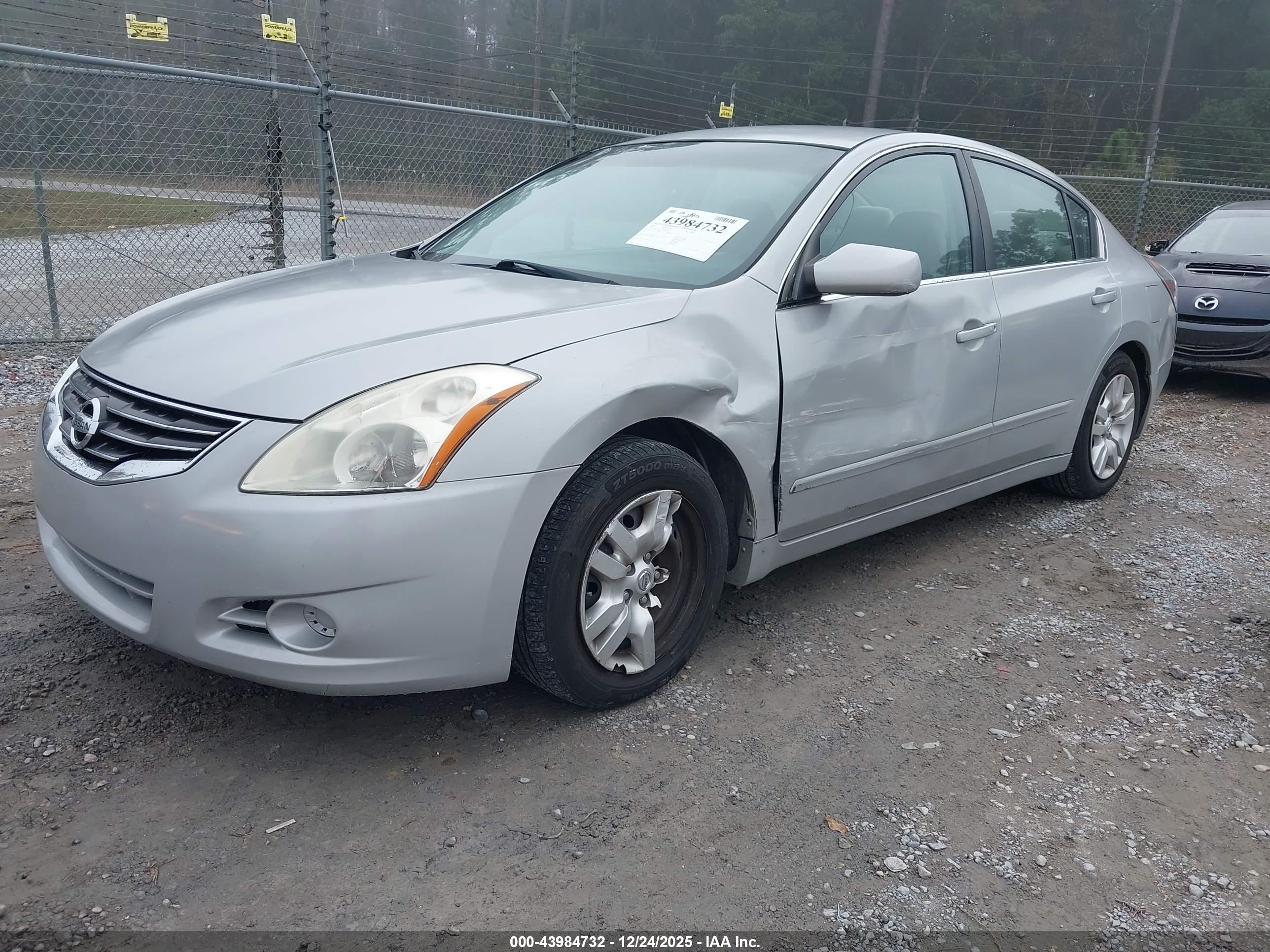 NISSAN ALTIMA image 2