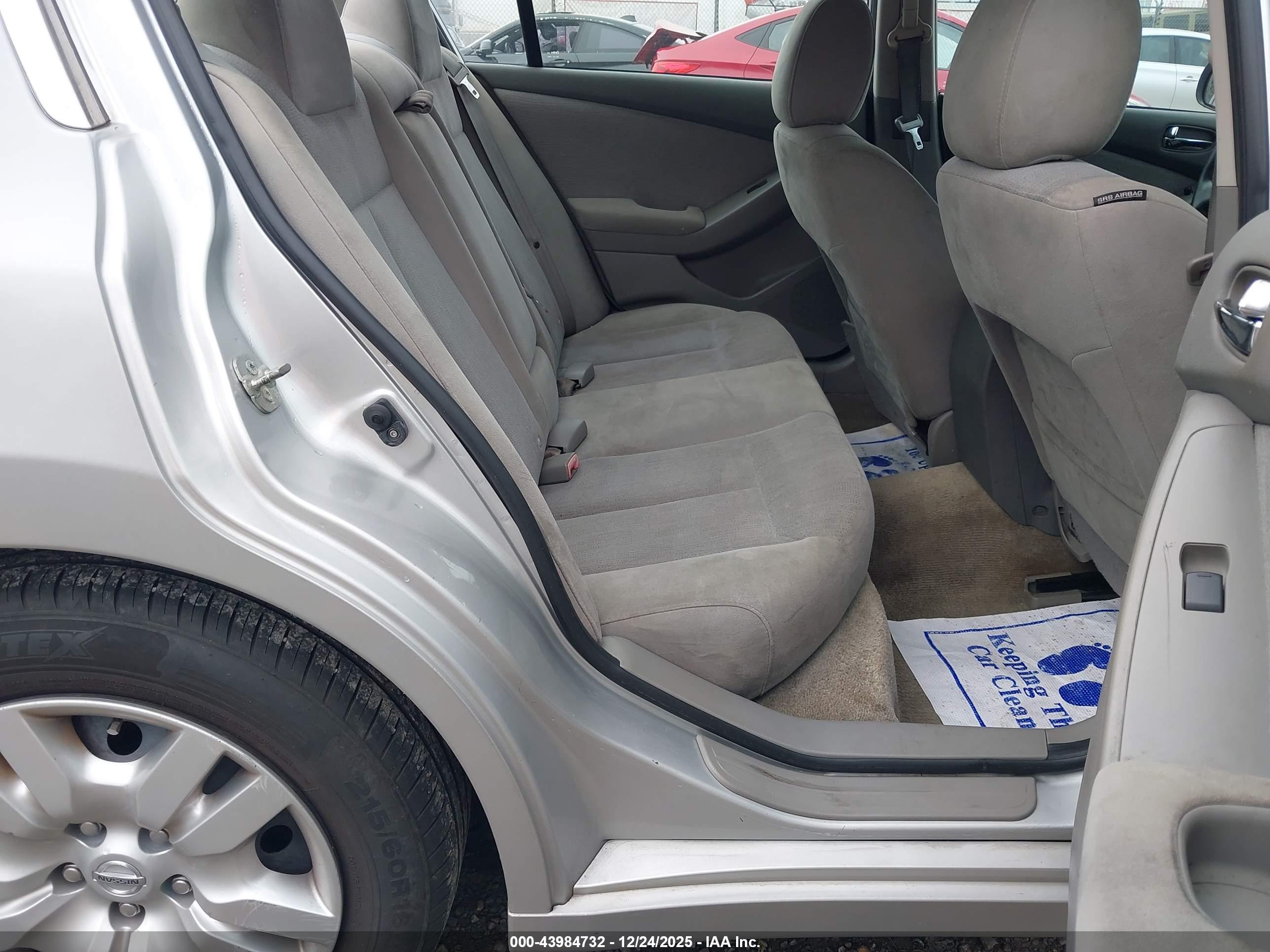 NISSAN ALTIMA image 8