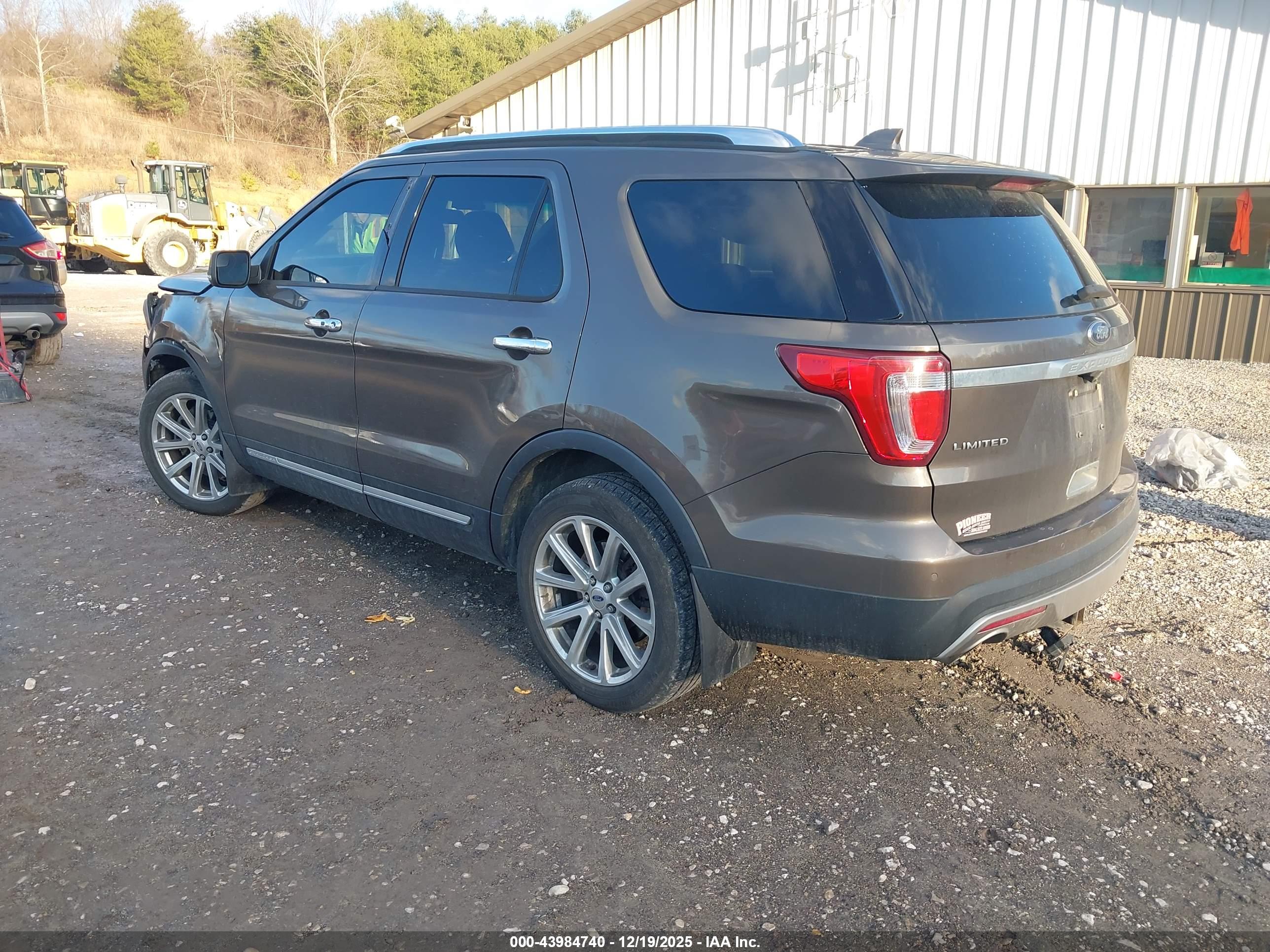 FORD EXPLORER image 3