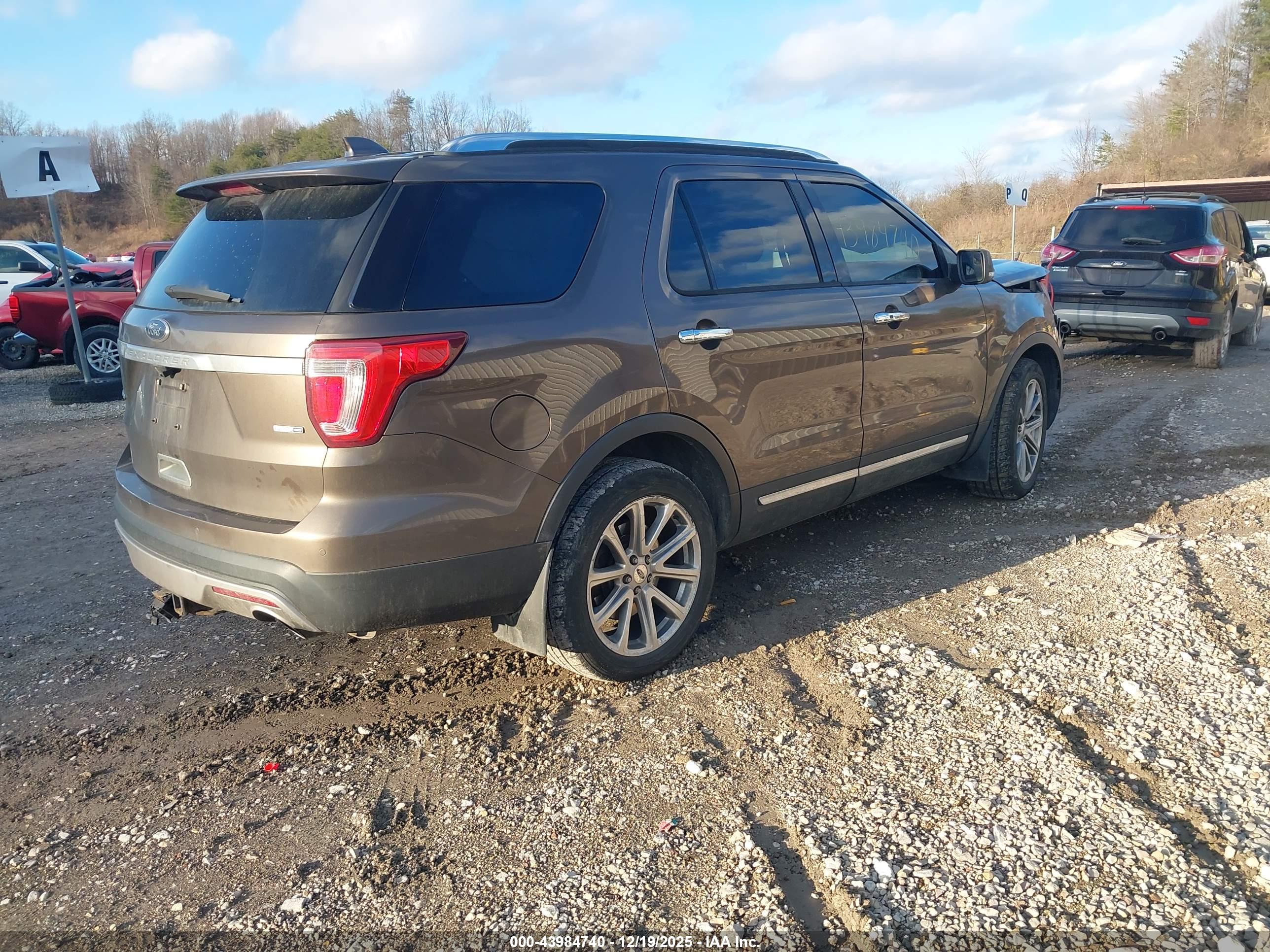 FORD EXPLORER image 4