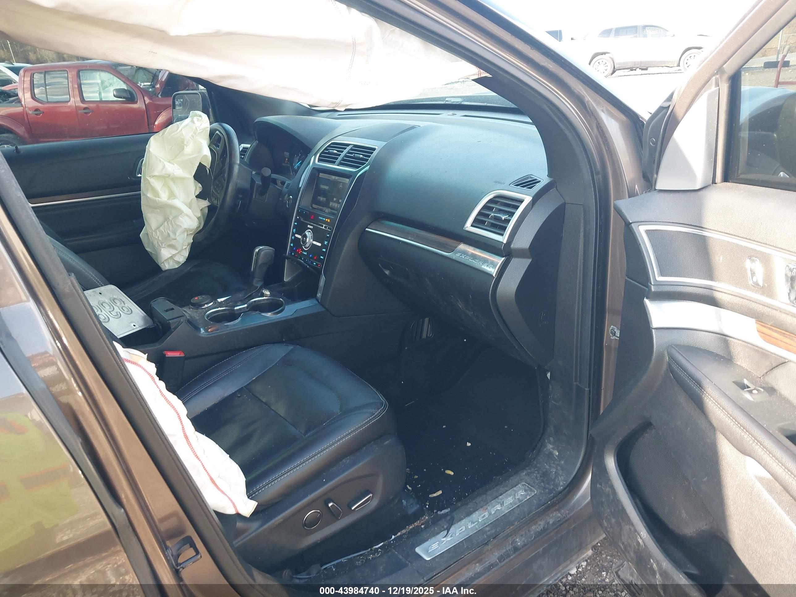 FORD EXPLORER image 5