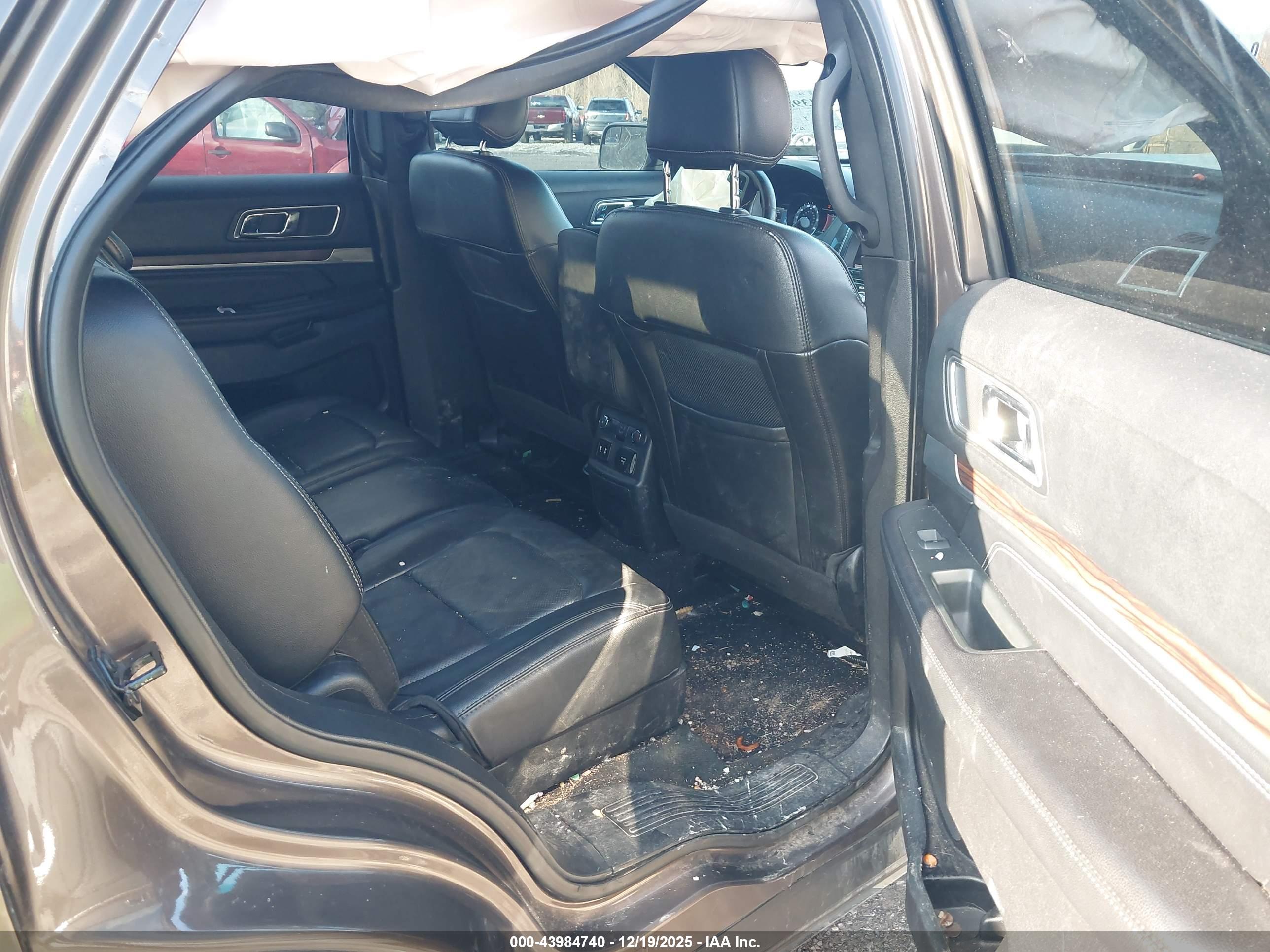 FORD EXPLORER image 8
