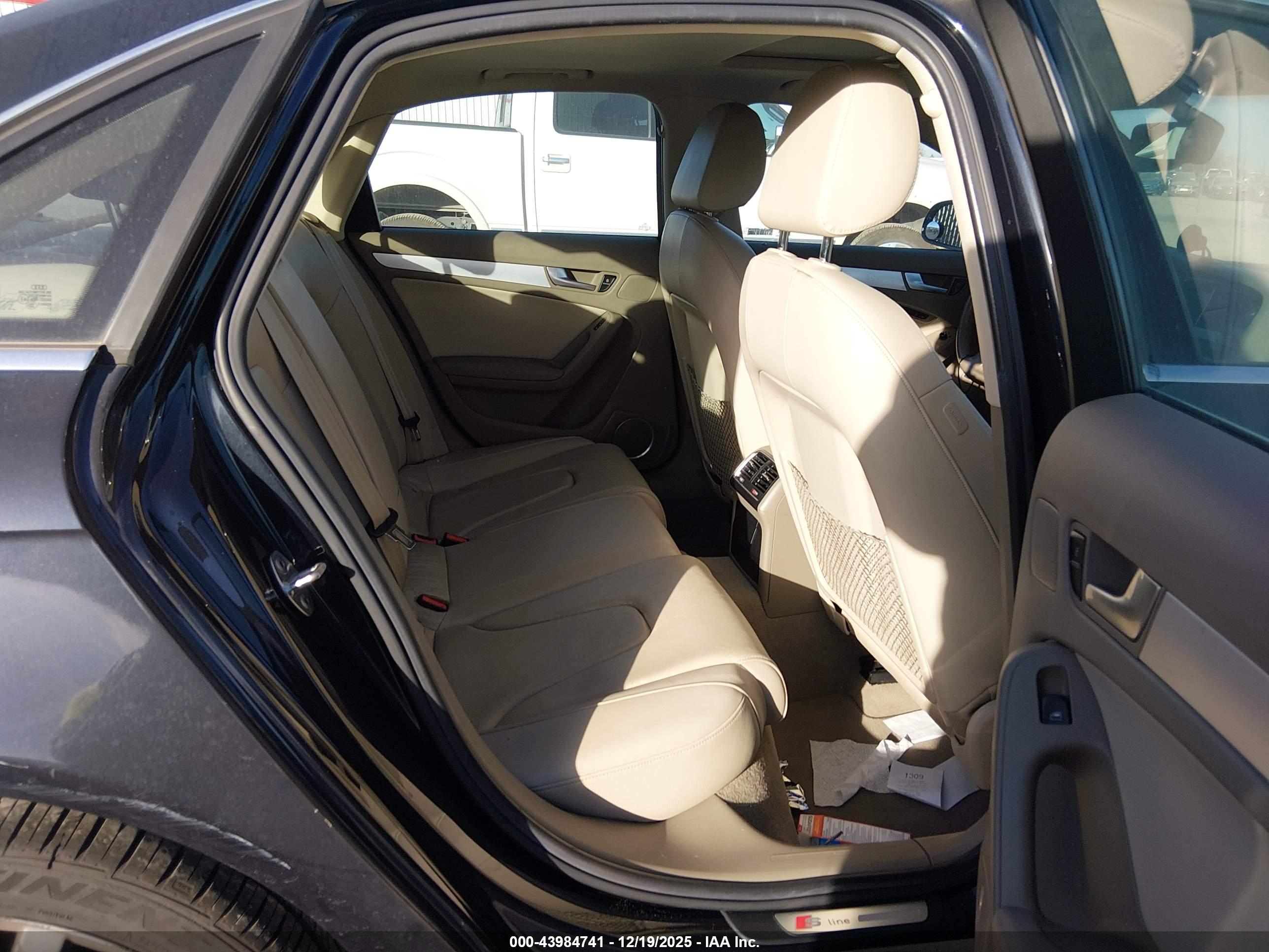 AUDI A4 image 8