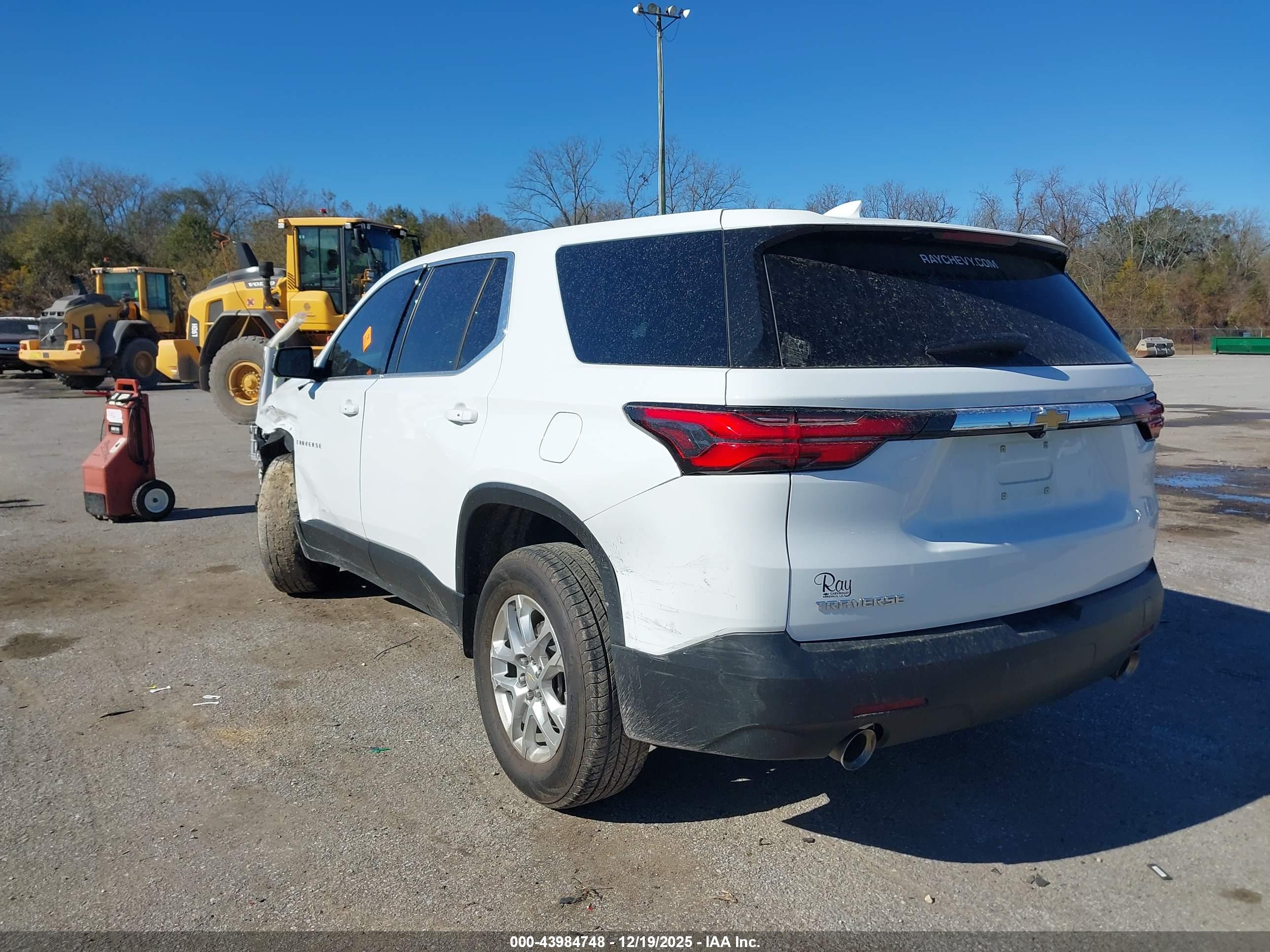 CHEVROLET TRAVERSE image 3