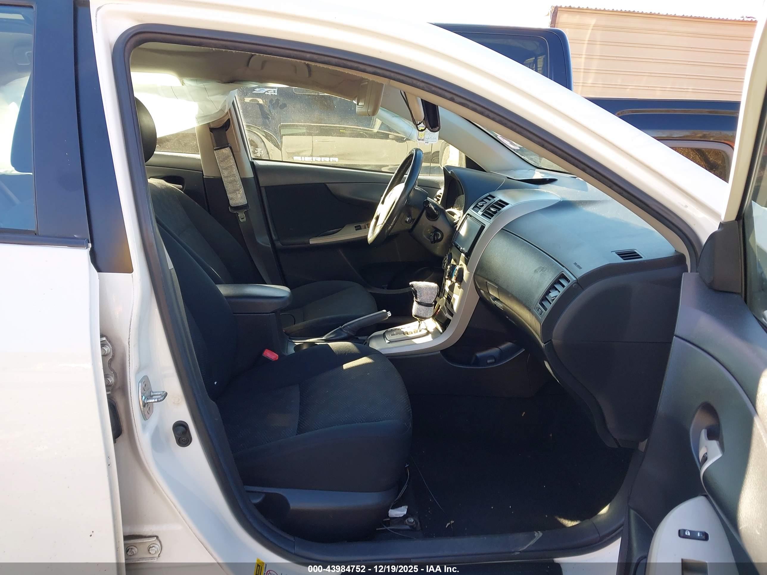 TOYOTA COROLLA image 5
