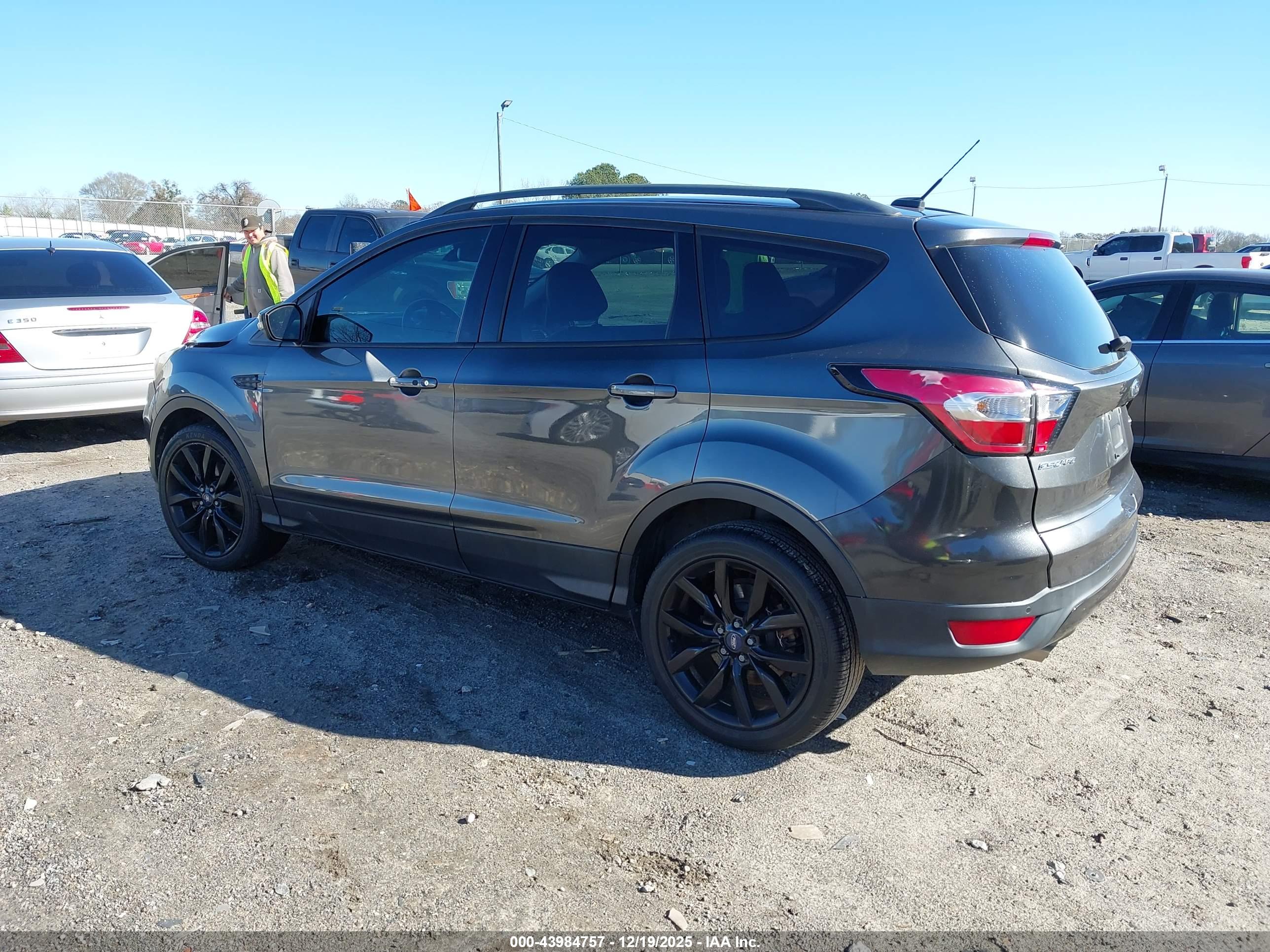 FORD ESCAPE image 3