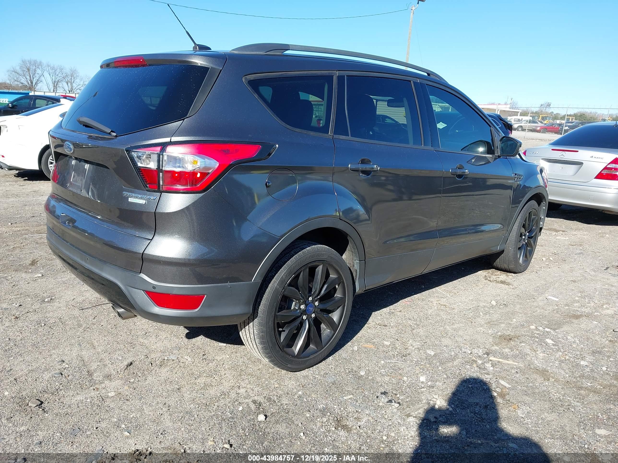 FORD ESCAPE image 4