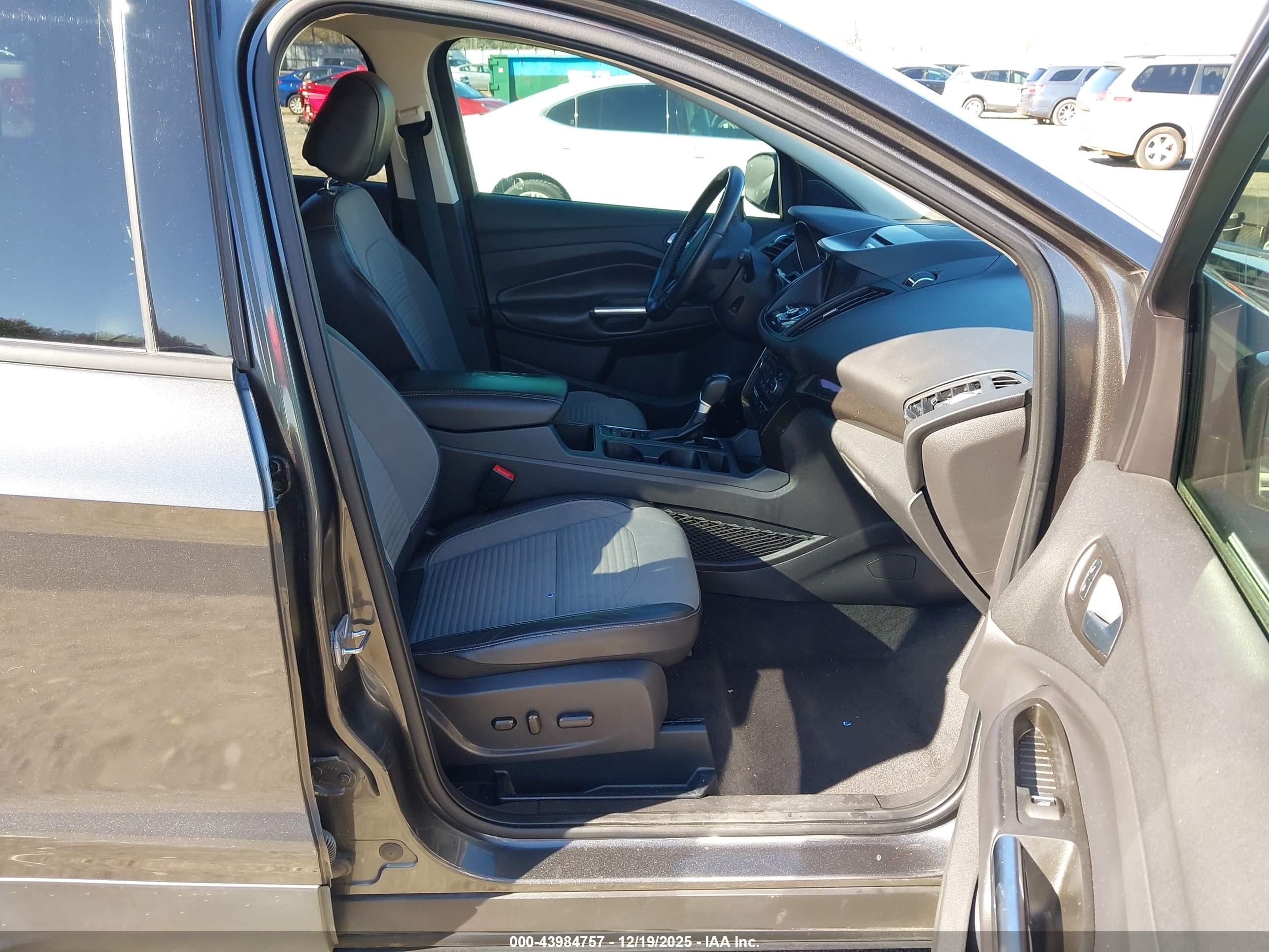 FORD ESCAPE image 5