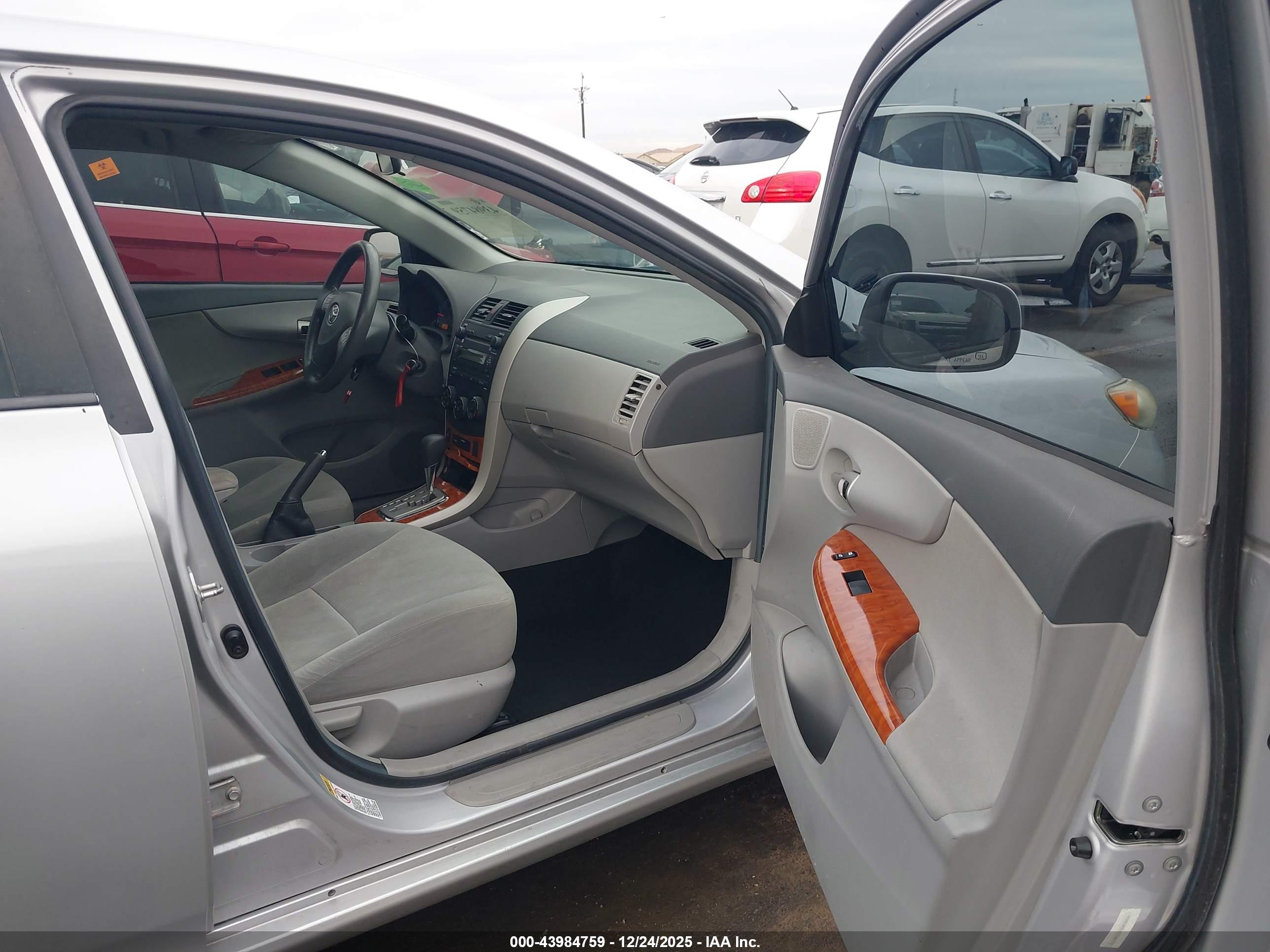 TOYOTA COROLLA image 5
