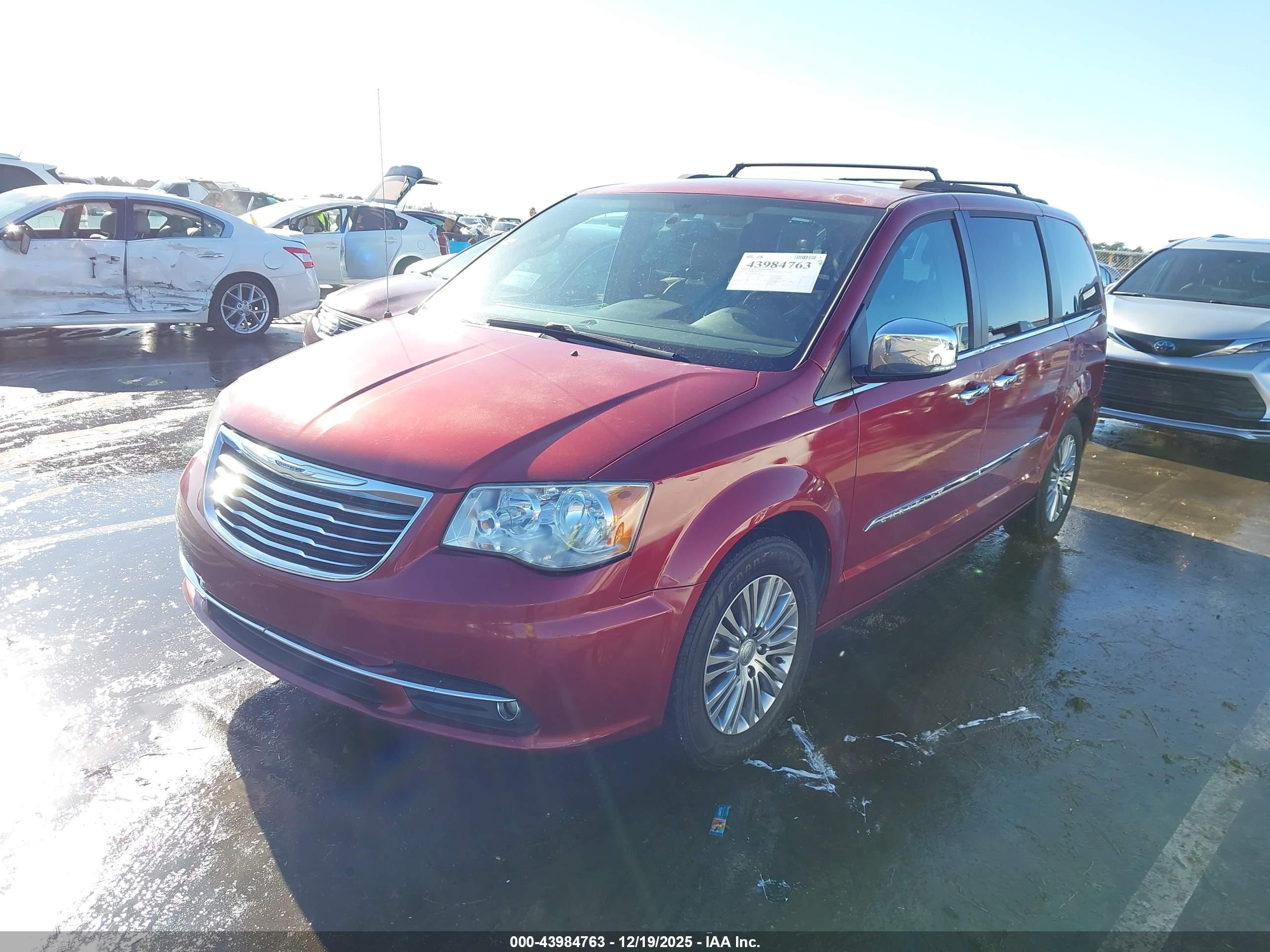 CHRYSLER TOWN image 2