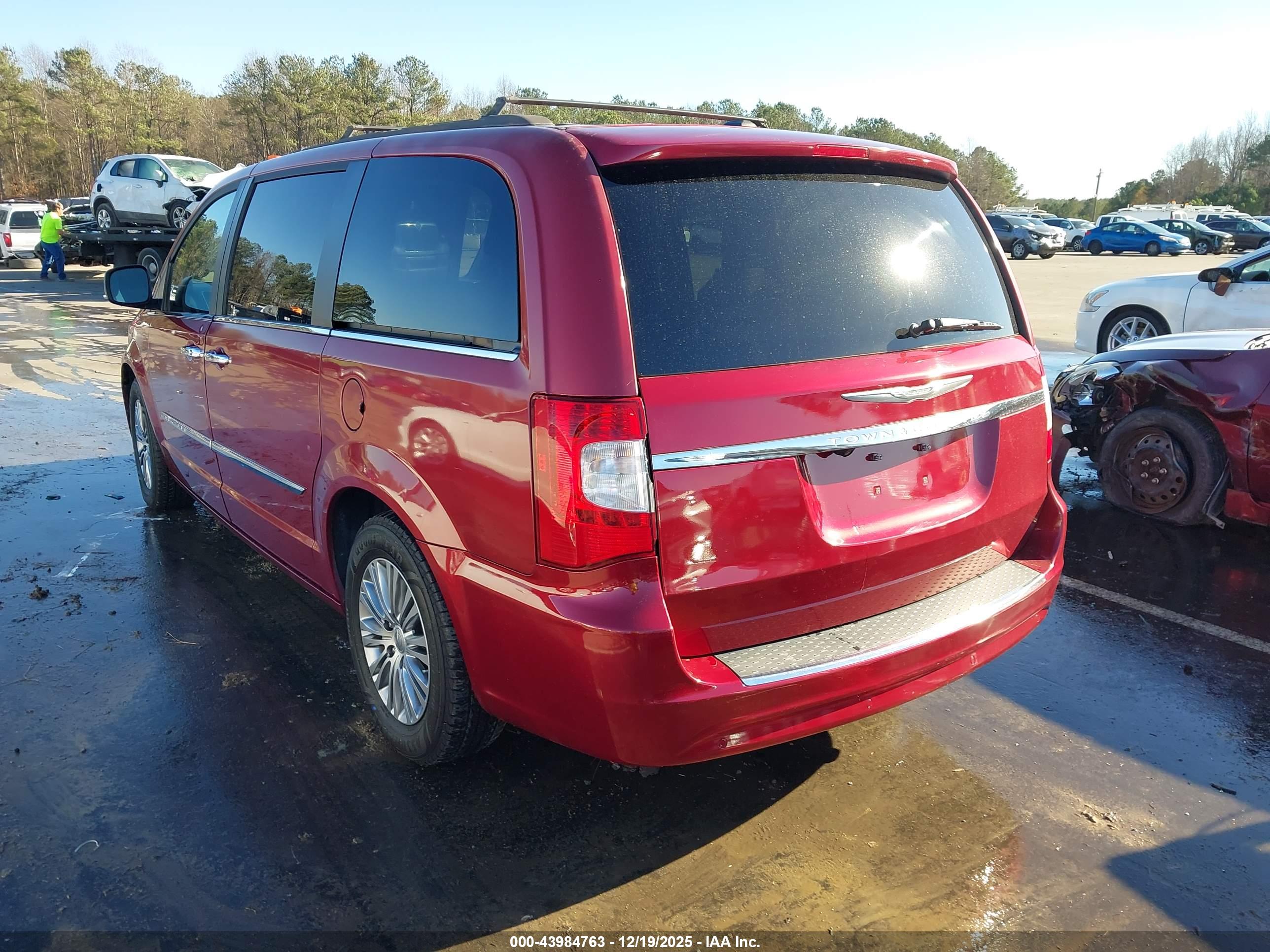 CHRYSLER TOWN image 3