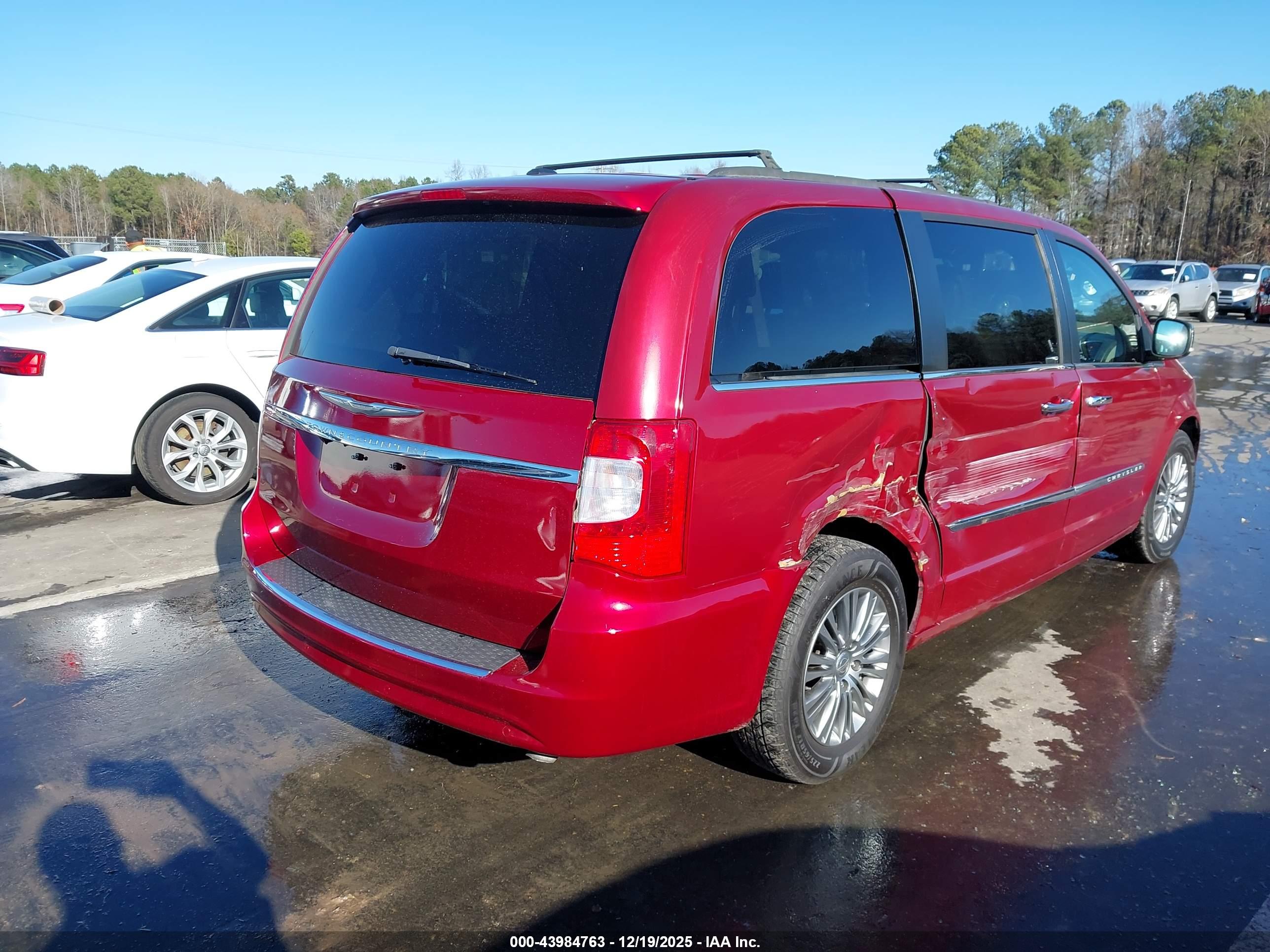 CHRYSLER TOWN image 4