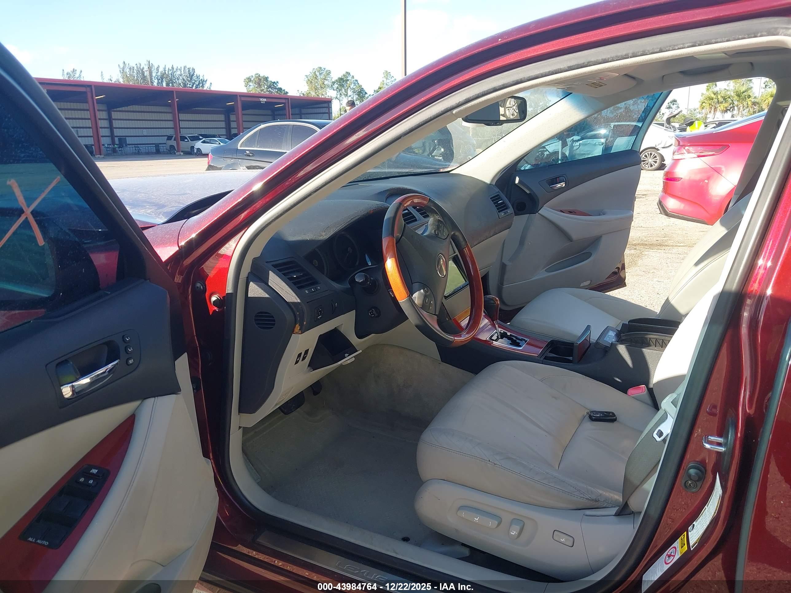 LEXUS ES image 5