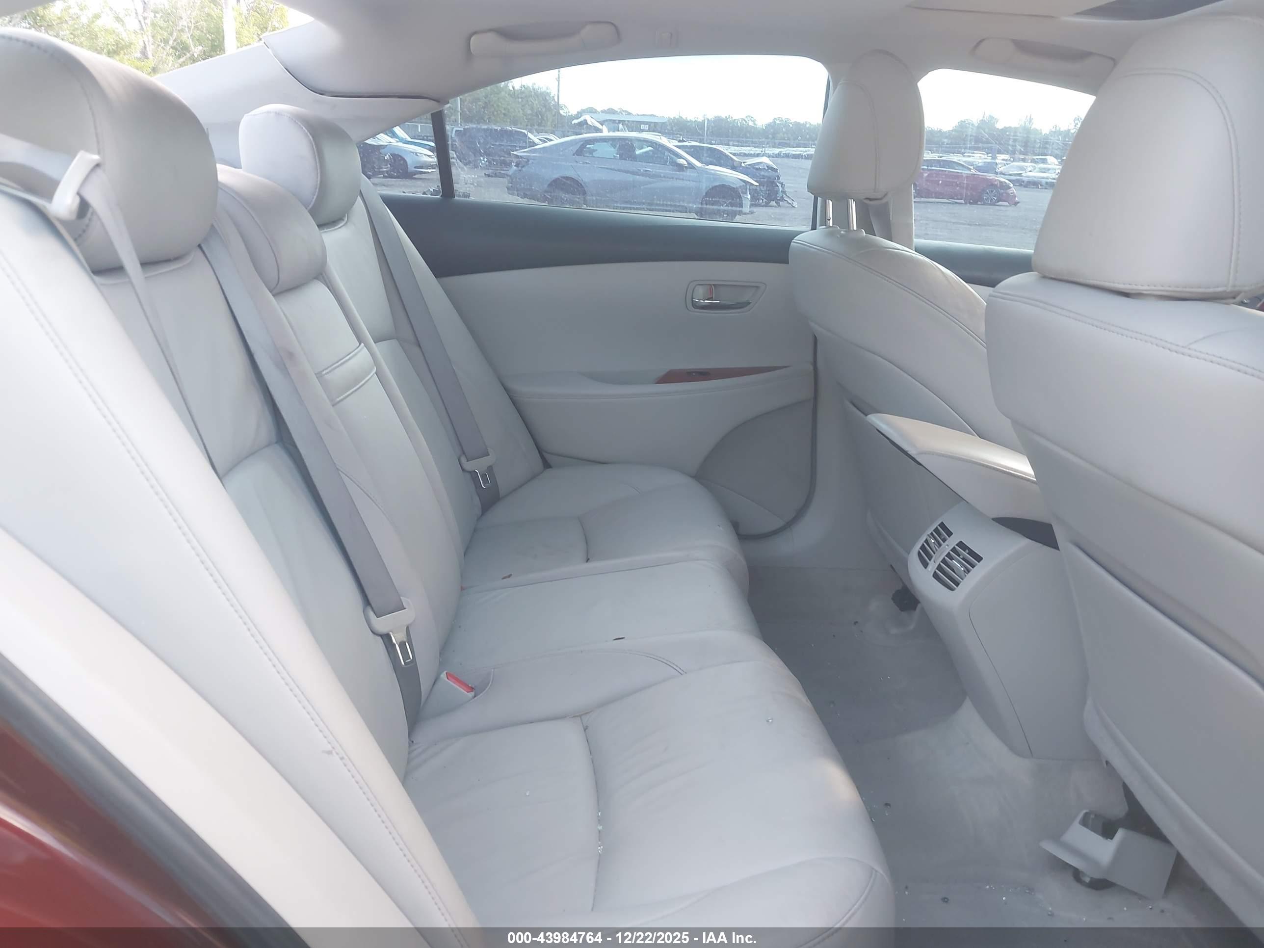 LEXUS ES image 8