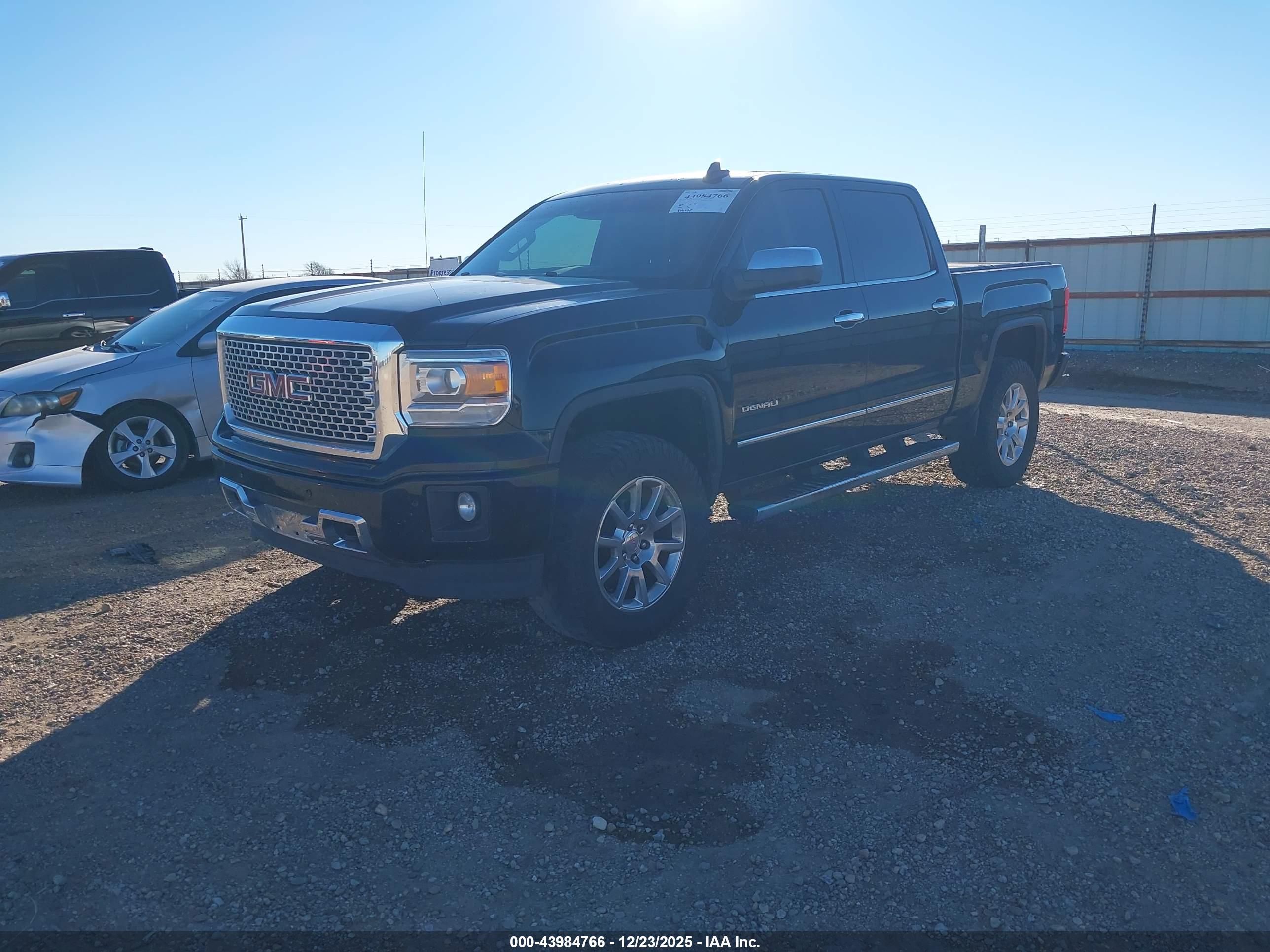GMC SIERRA image 2