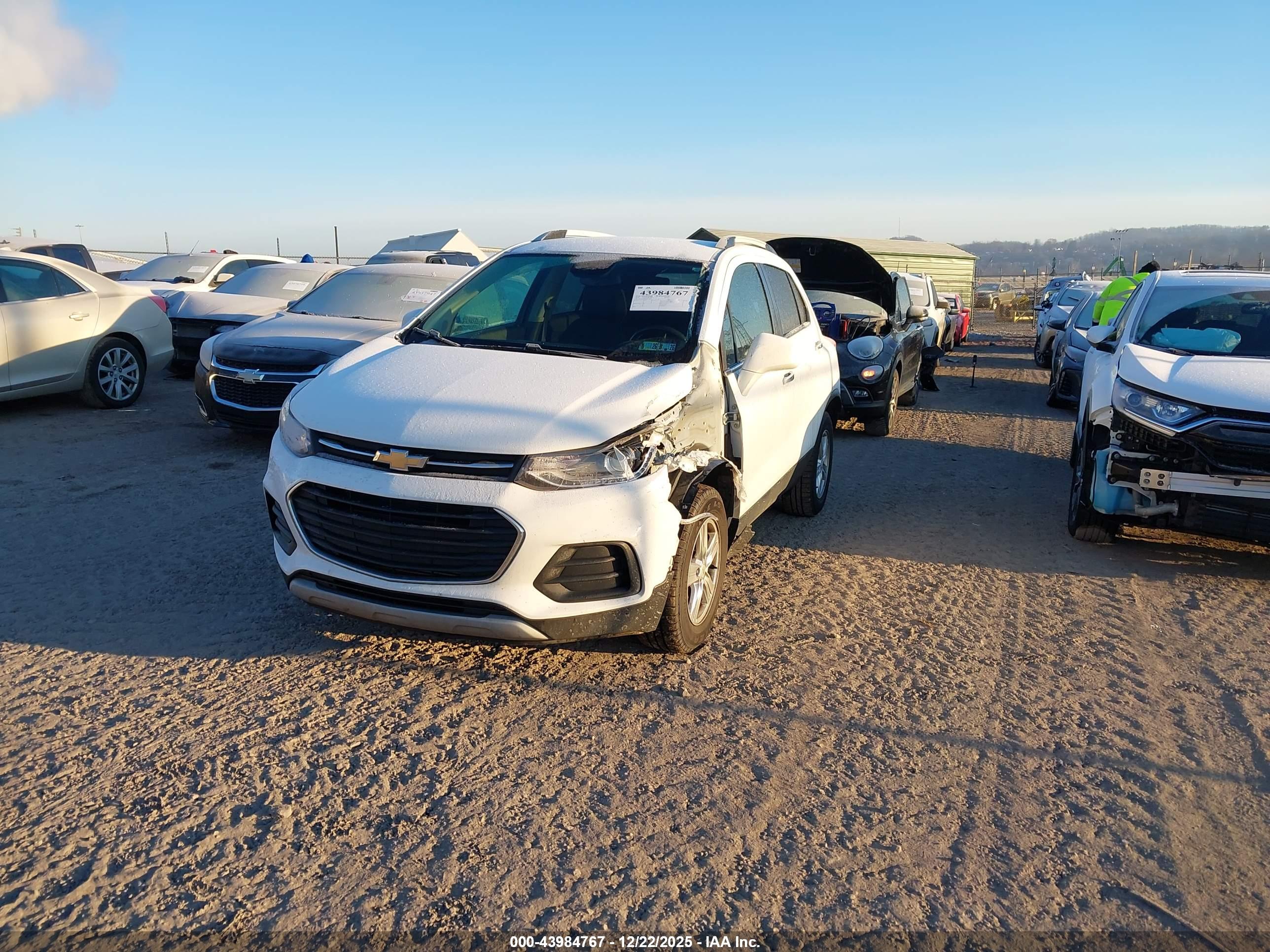 CHEVROLET TRAX image 2