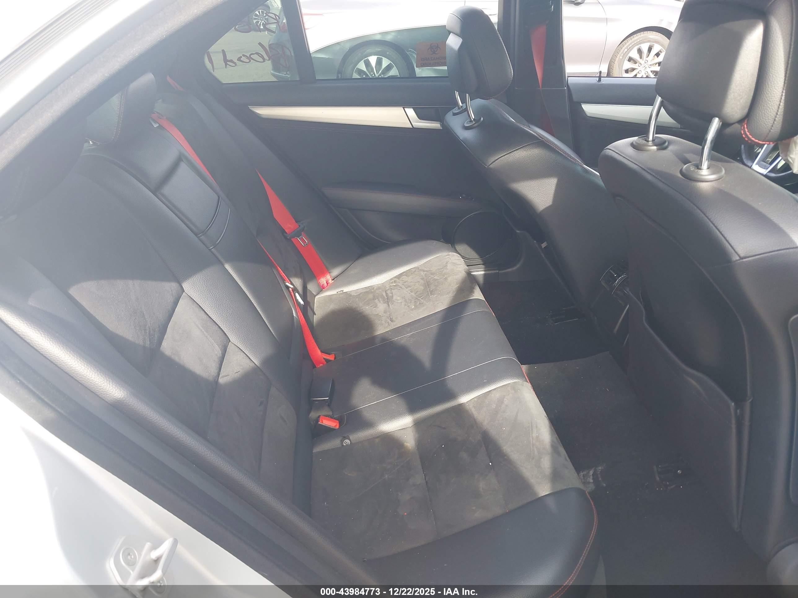 MERCEDES-BENZ C-CLASS image 8
