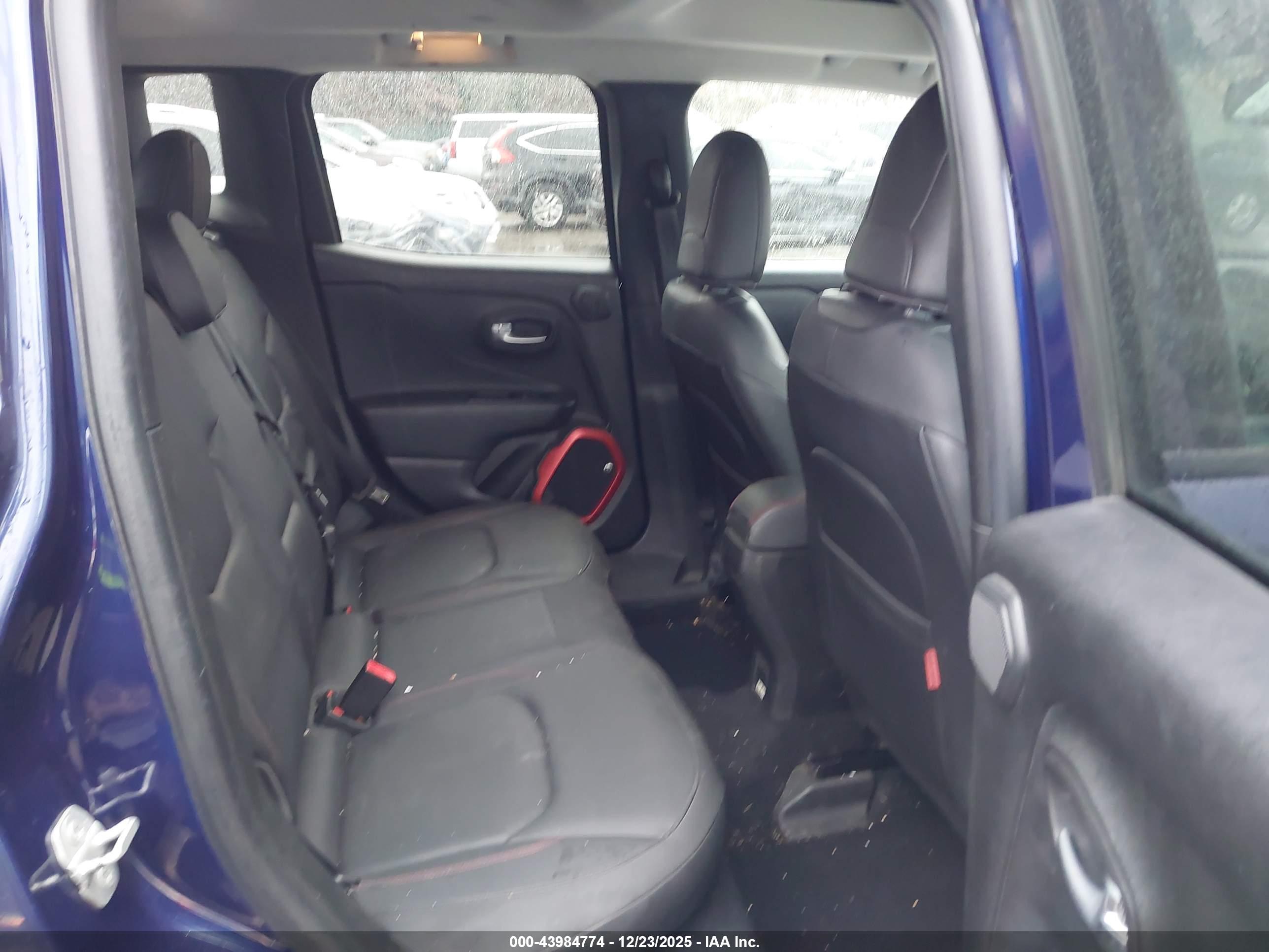 JEEP RENEGADE image 8