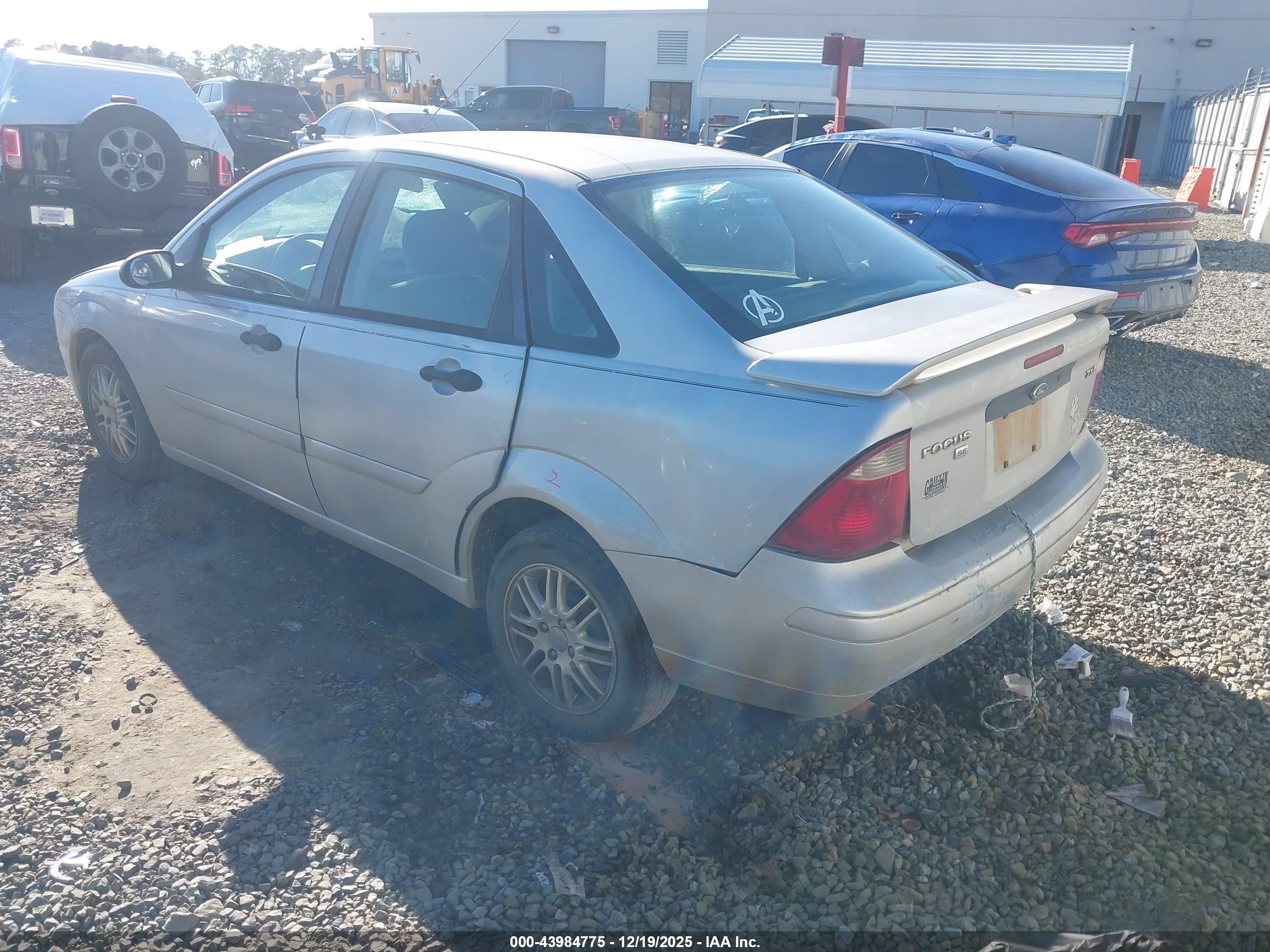 FORD FOCUS image 3