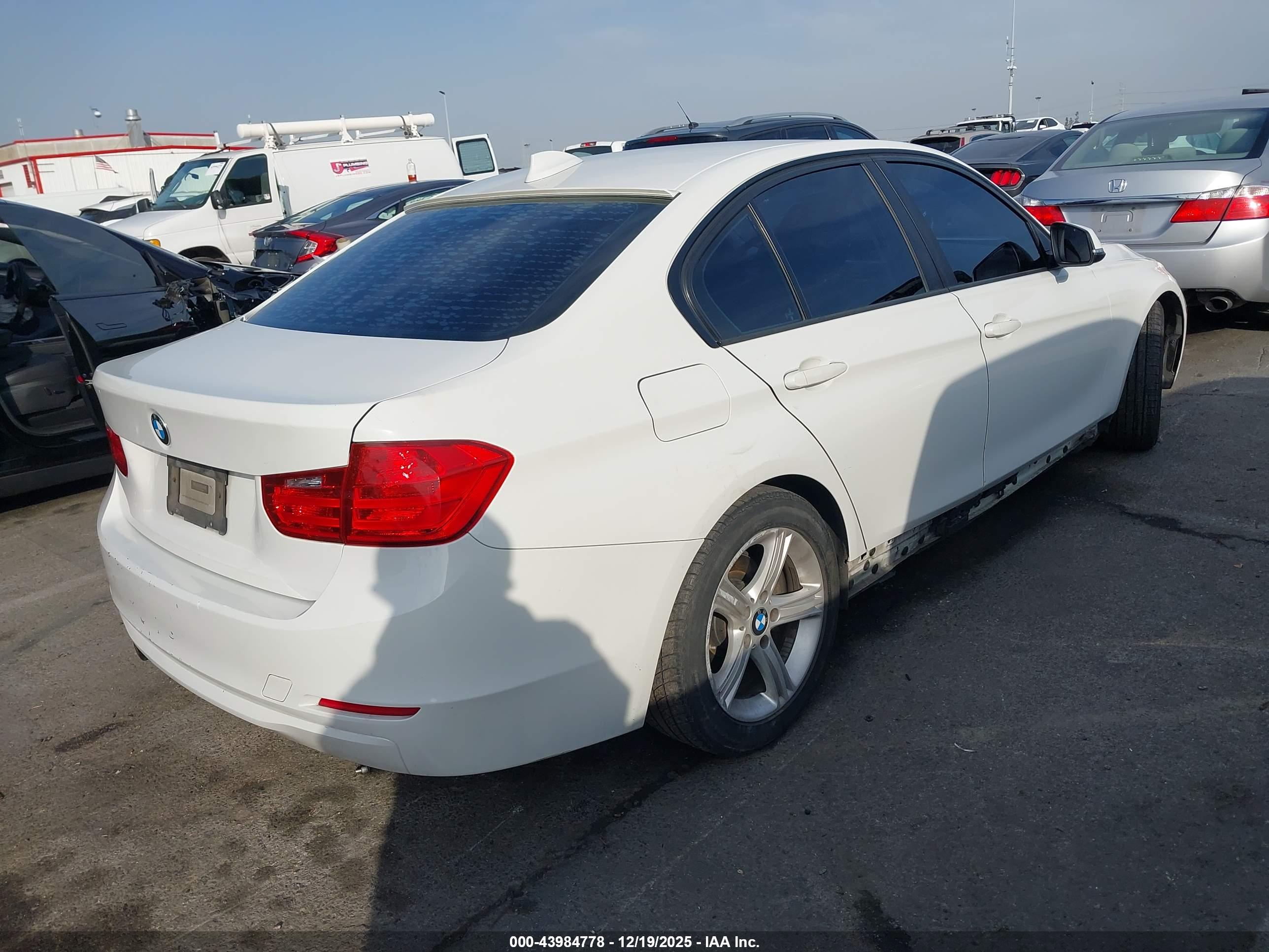 BMW 320I image 4