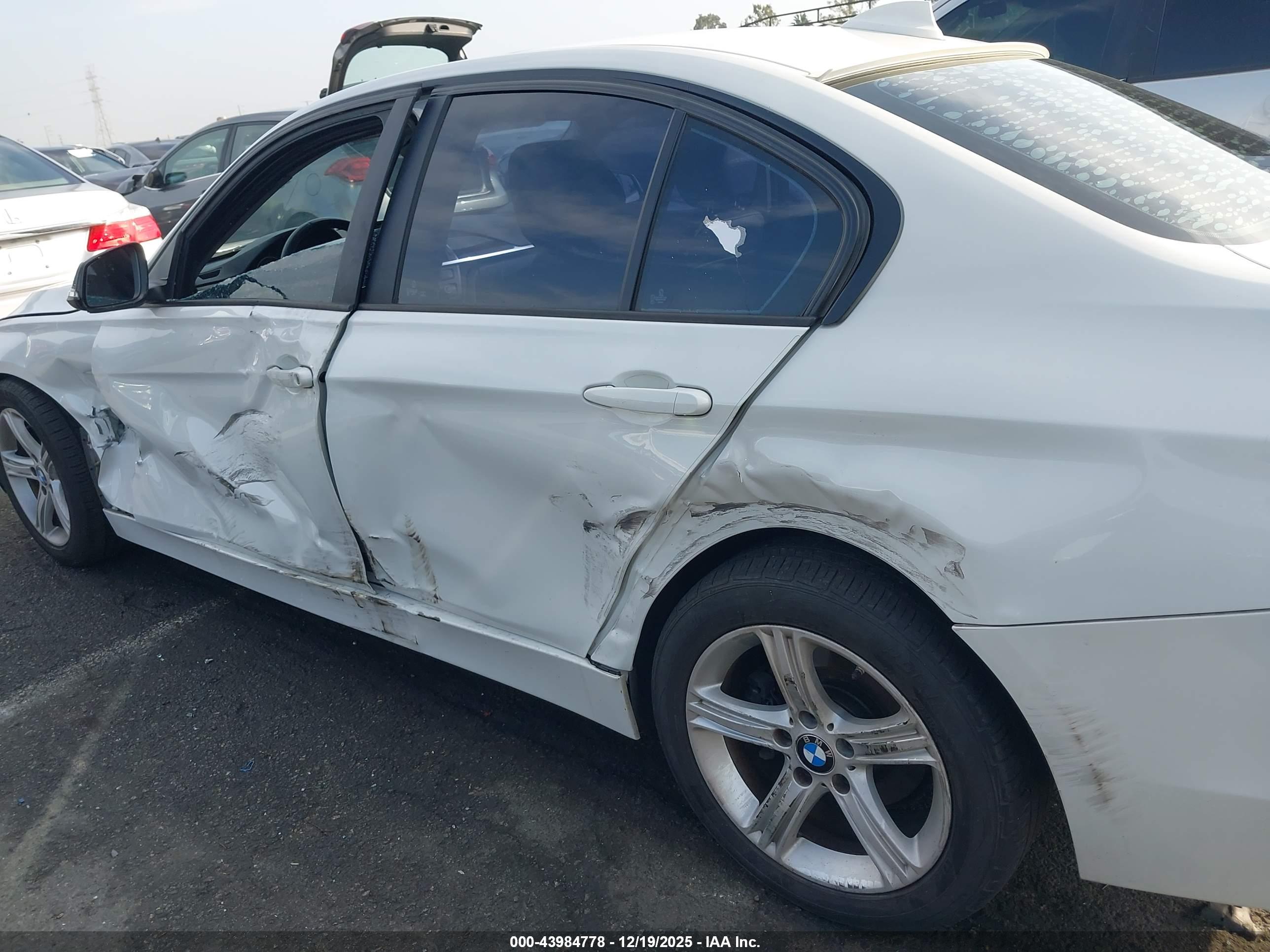 BMW 320I image 6