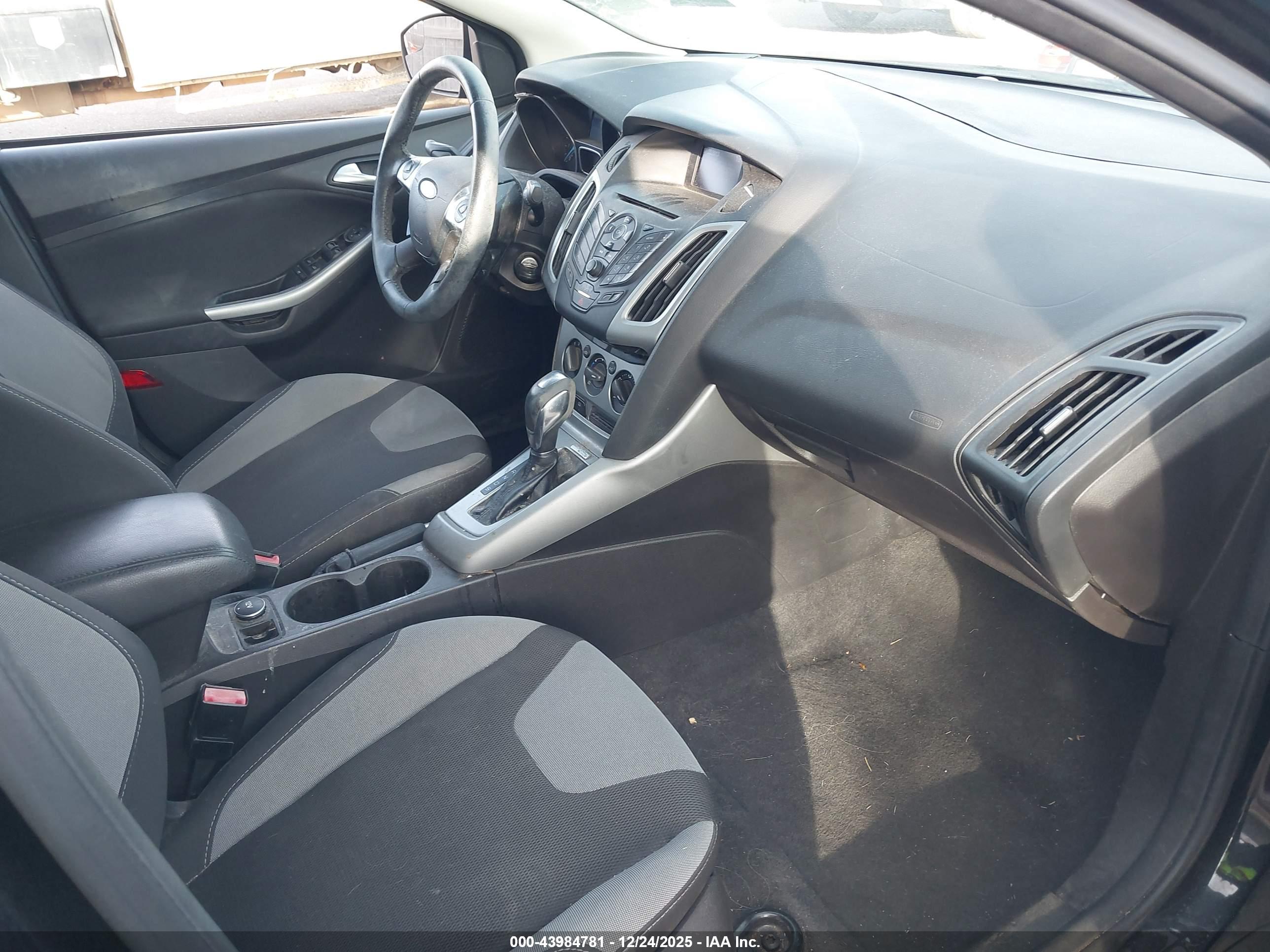 FORD FOCUS image 5