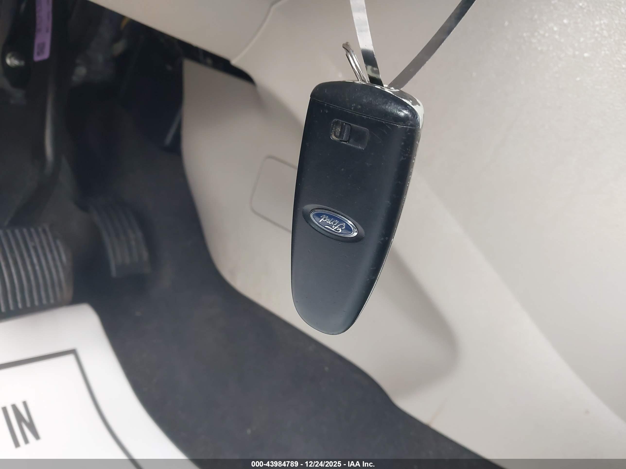 FORD ESCAPE image 11