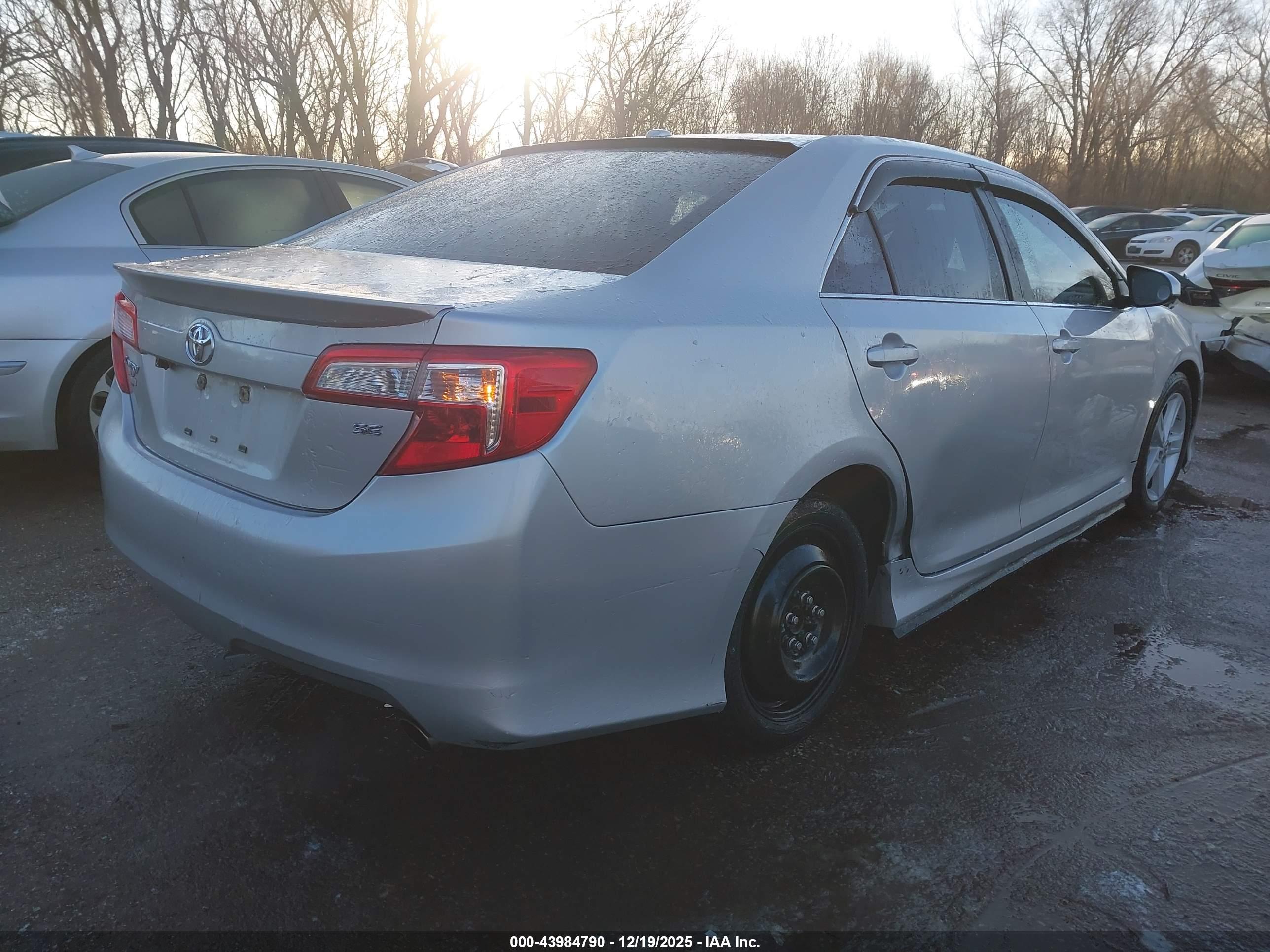 TOYOTA CAMRY image 4