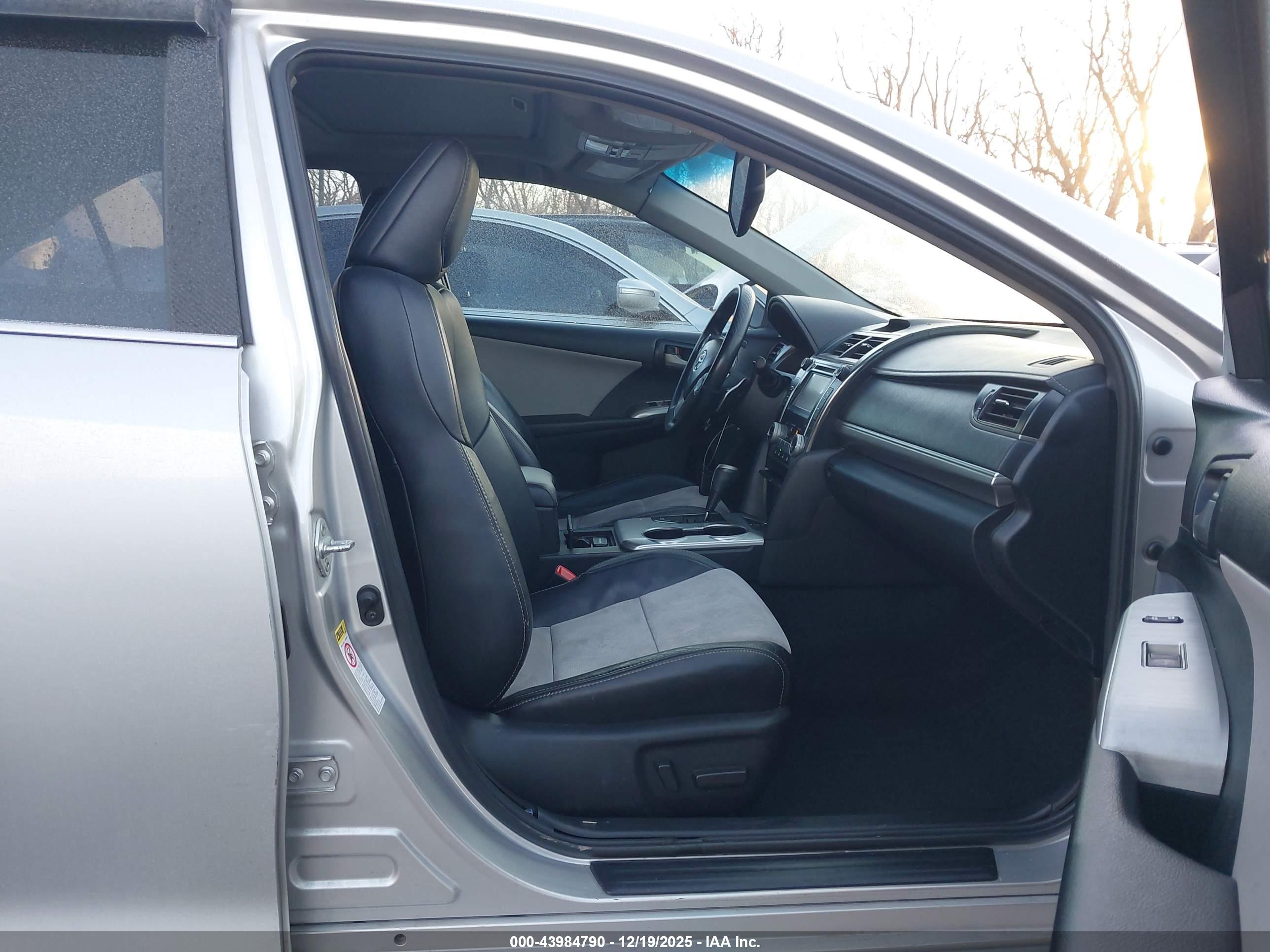 TOYOTA CAMRY image 5