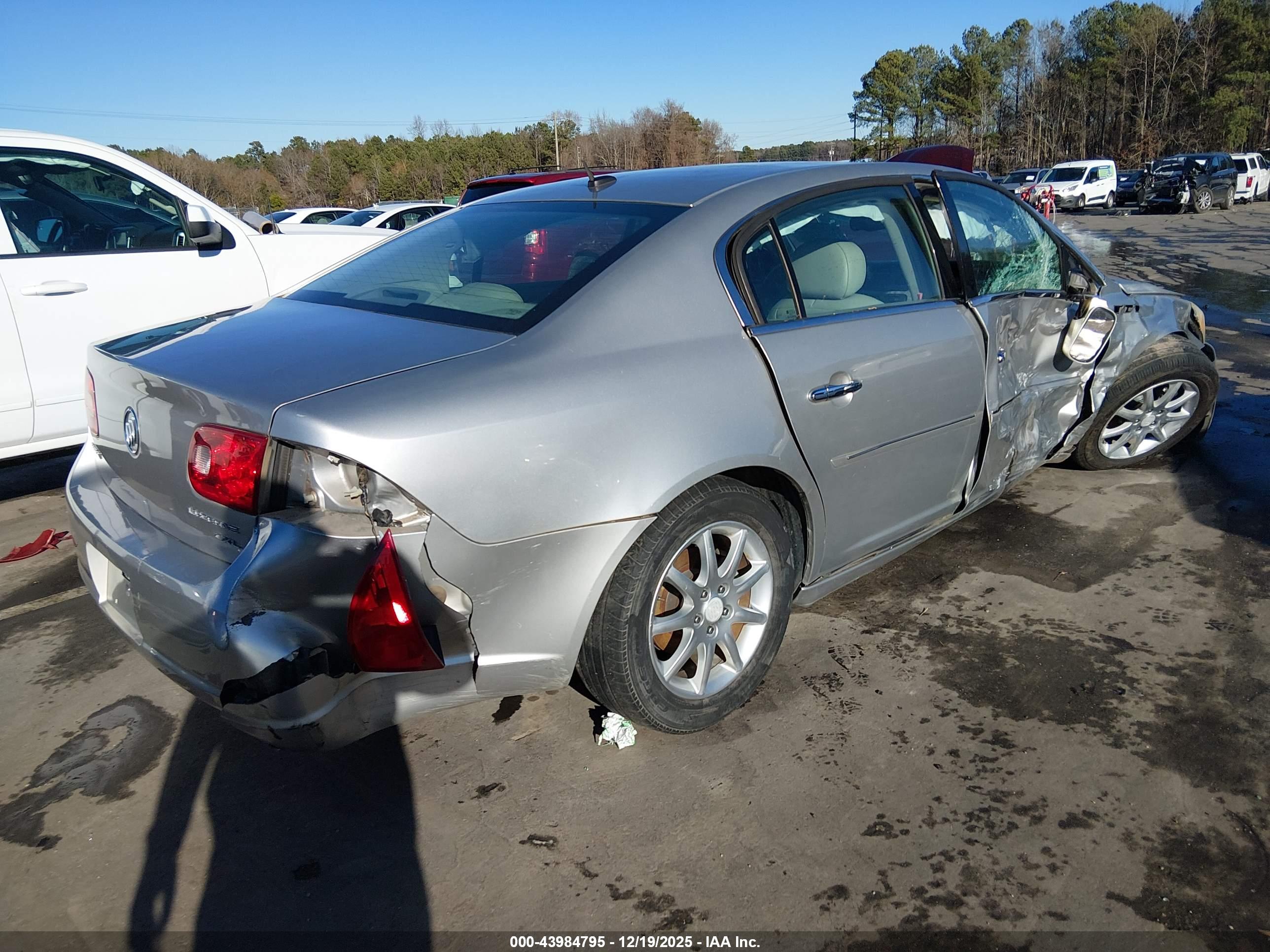 BUICK LUCERNE image 4