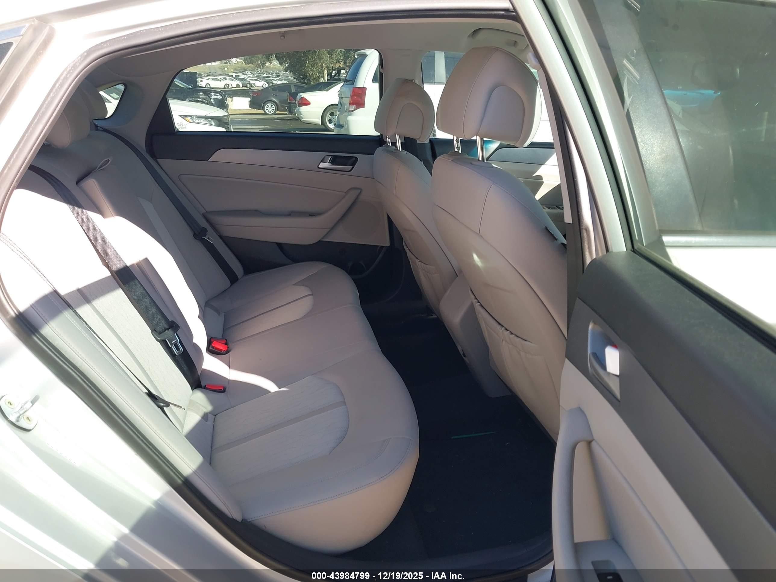 HYUNDAI SONATA image 8